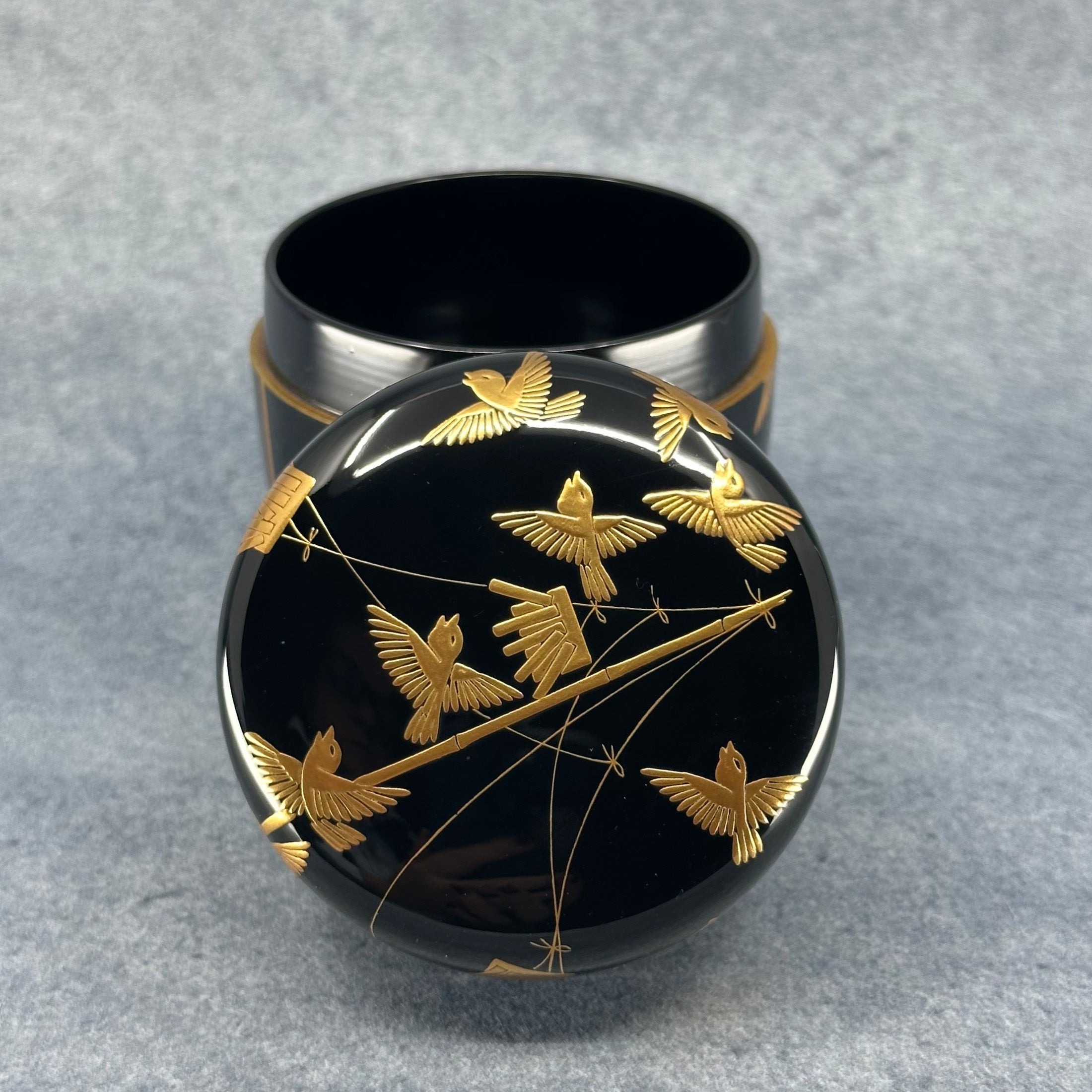 Natsume (boîte à thé) laque et or, décor inasuzume (riz et moineaux) de Ichigo Itchō