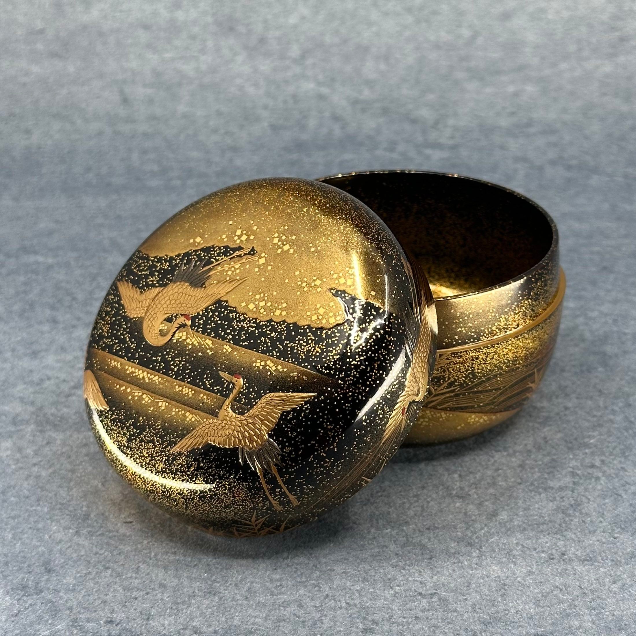 Boîte à thé japonaise en laque et or - vue générale sur le couvercle et le corps - Atelier Ikiwa