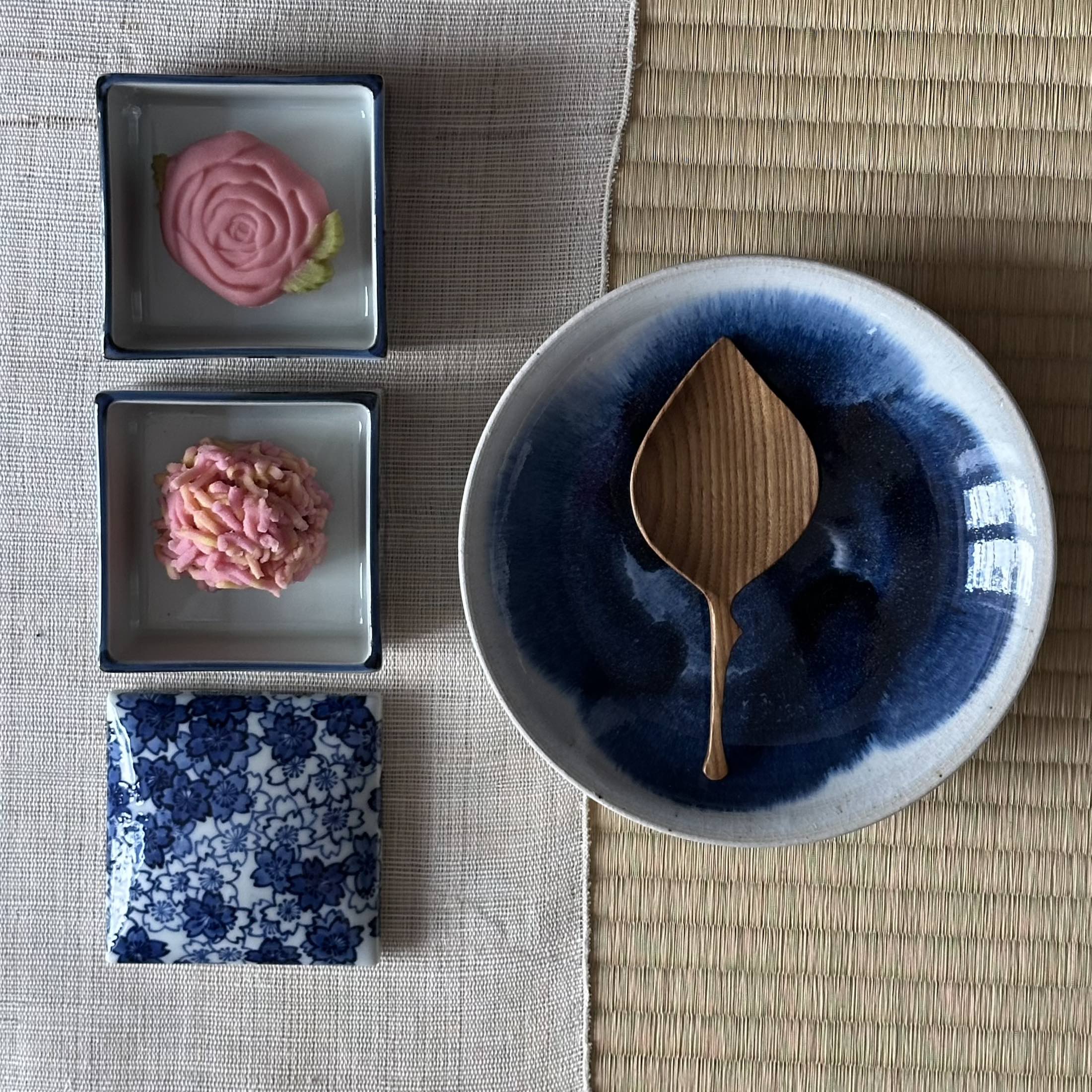 Assiette à glaçure bleue de Ritsuji Takeuchi