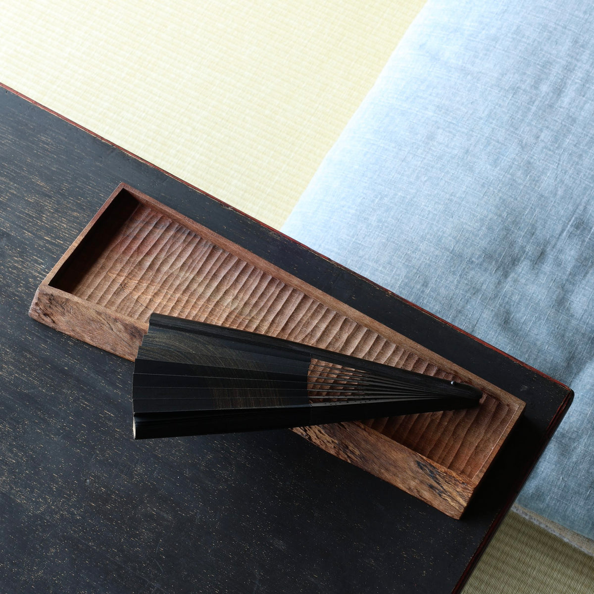 Wōrunatto (black walnut) tray by Masahito Ikeda