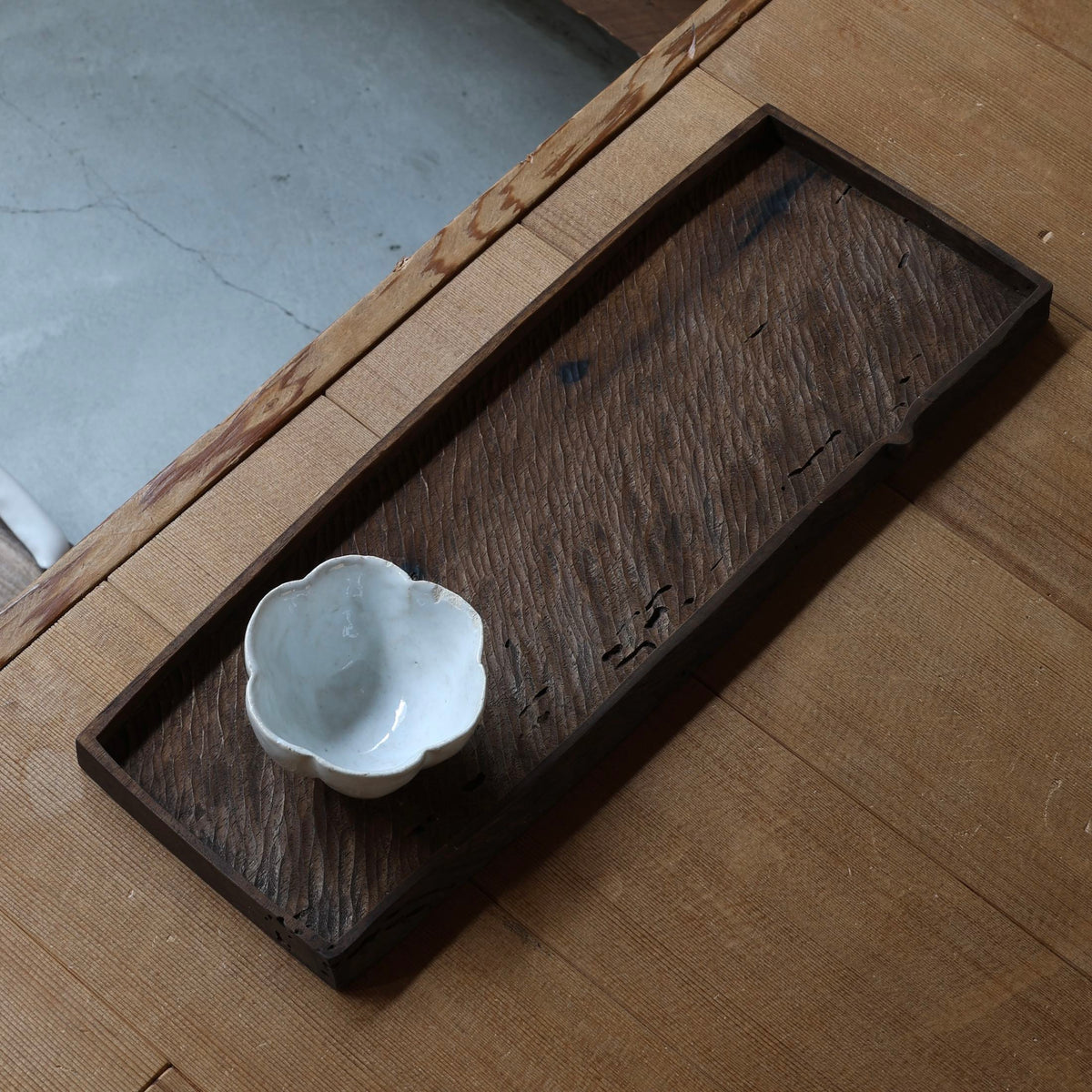 Kuri (Japanese chestnut) tray with tetsuzome (iron mordant) finish by Masahito Ikeda