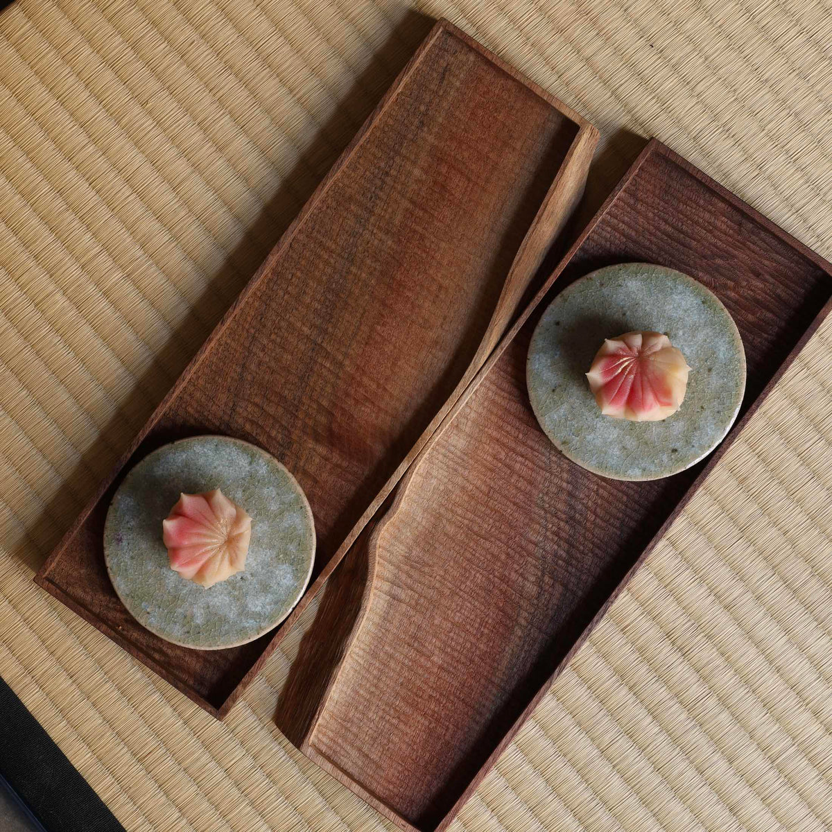 Wōrunatto (rainbow walnut) tray by Masahito Ikeda