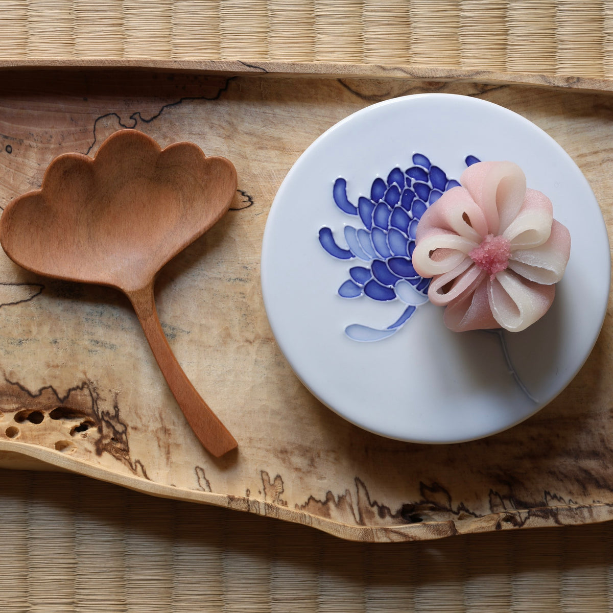 Spalted Japanese chestnut (tochi) tray by Masahito Ikeda