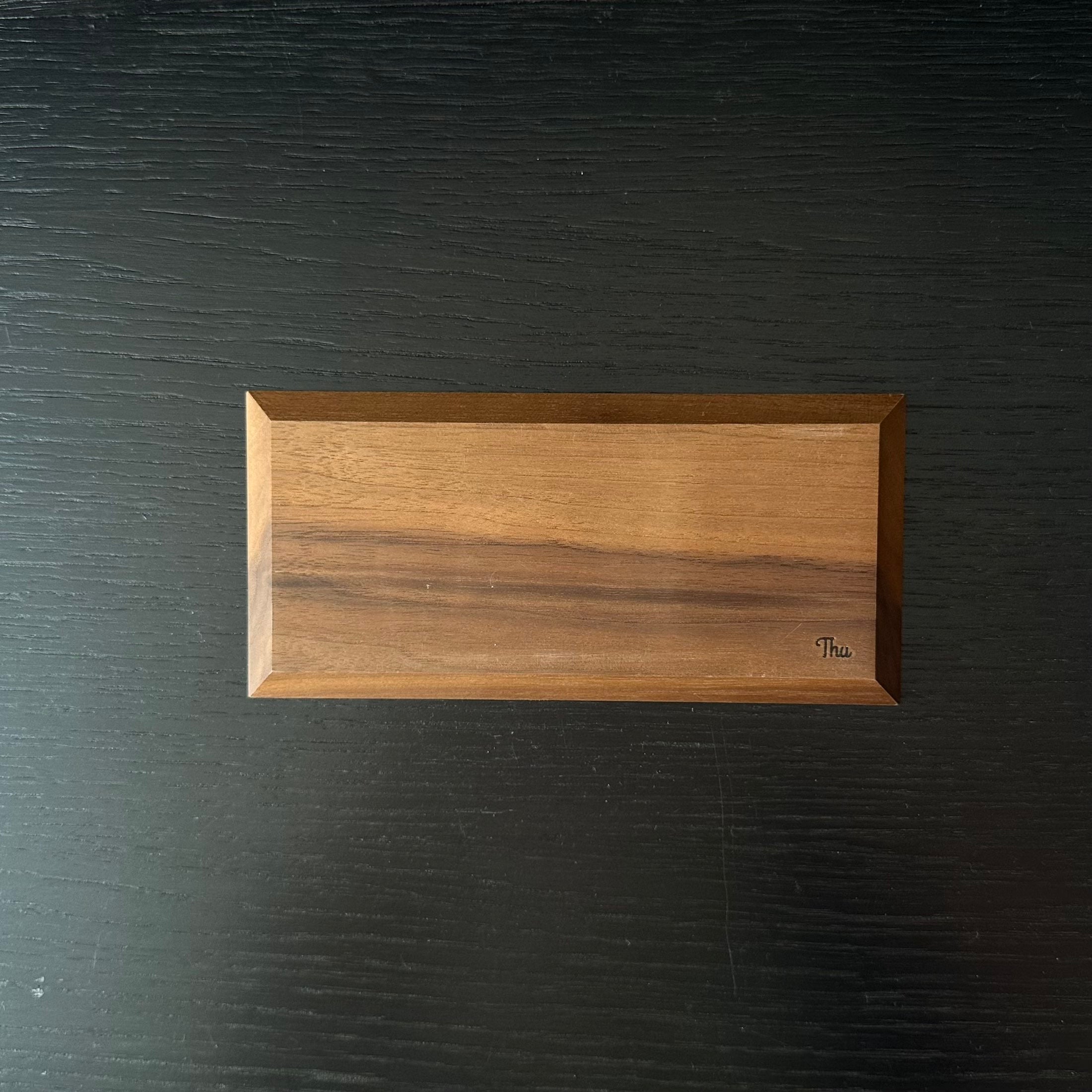 Plateau en kuri (noyer japonais) de Masahito Ikeda