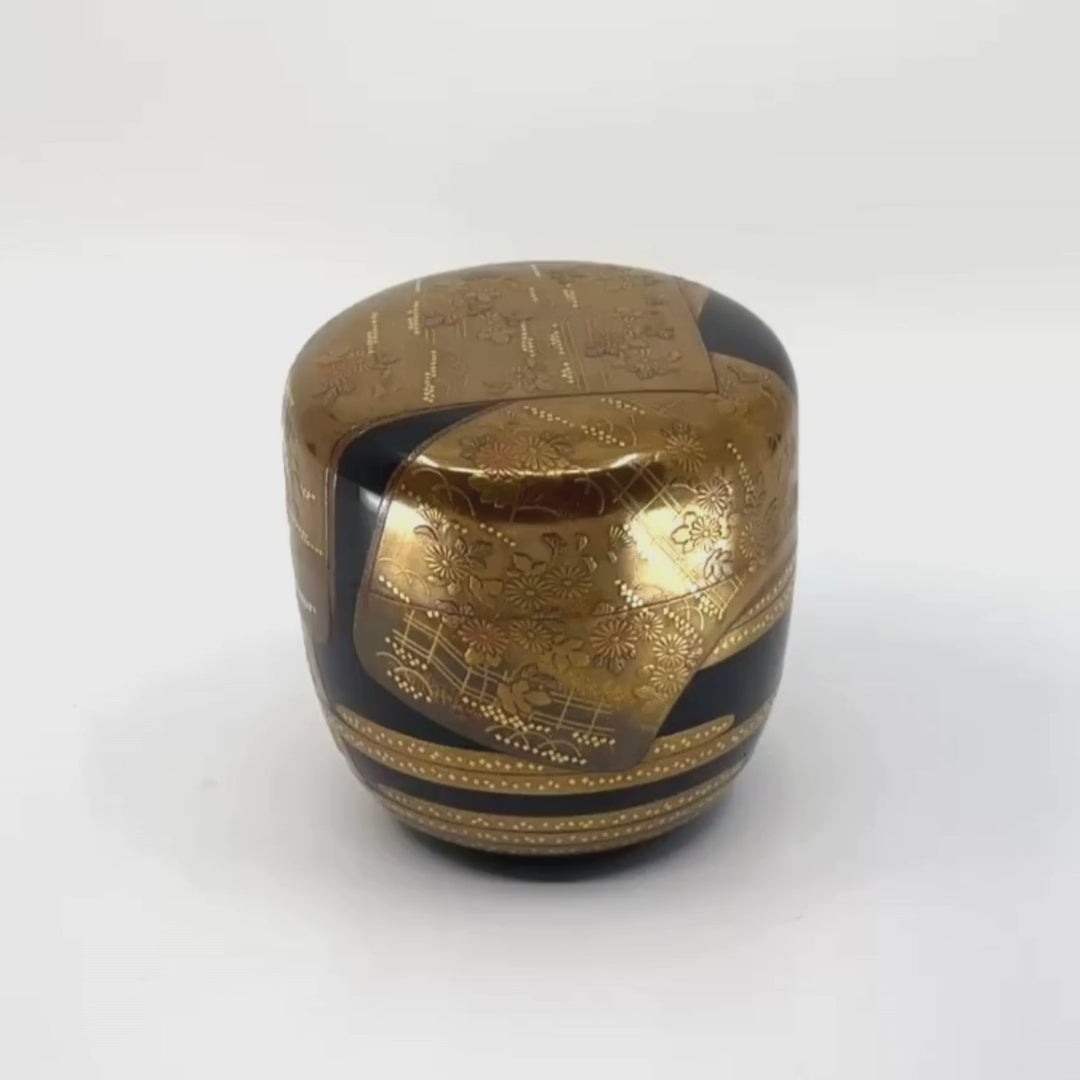 Vidéo montrant les reflets changeants du décor doré sous la lumière, soulignant la maîtrise du maki-e – Atelier Ikiwa