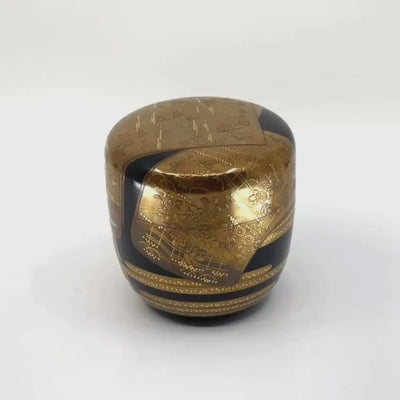 Vidéo montrant les reflets changeants du décor doré sous la lumière, soulignant la maîtrise du maki-e – Atelier Ikiwa