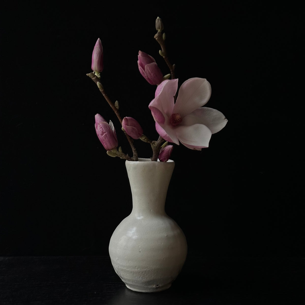 Vase en céramique blanche kohiki de Suigetsu-gama
