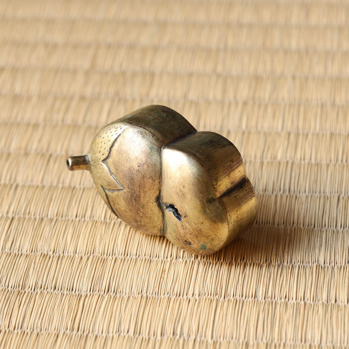 Suzuribako (boîte d’écriture japonaise) en laque urushi, or et argent, décor tsuru (grues)