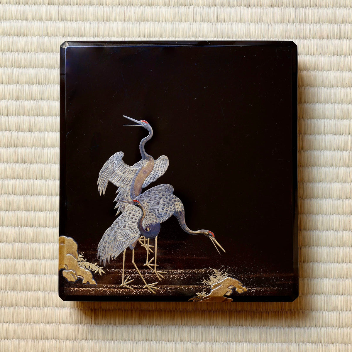 Suzuribako (boîte d’écriture japonaise) en laque urushi, or et argent, décor tsuru (grues)