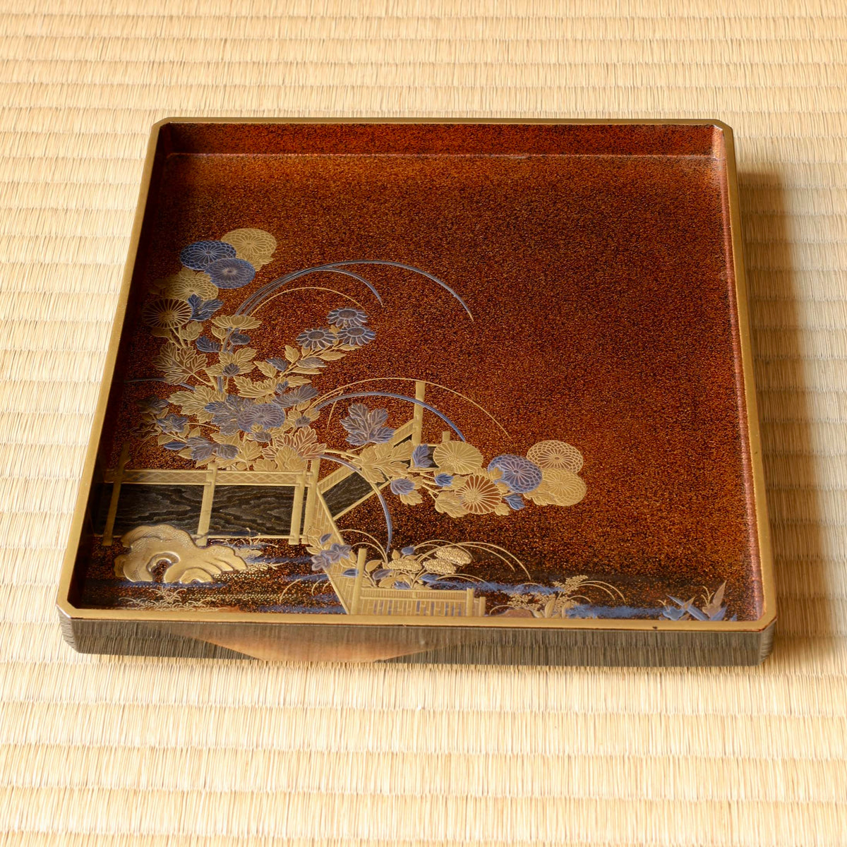 Suzuribako (boîte d’écriture japonaise) en laque urushi, or et argent, décor tsuru (grues)