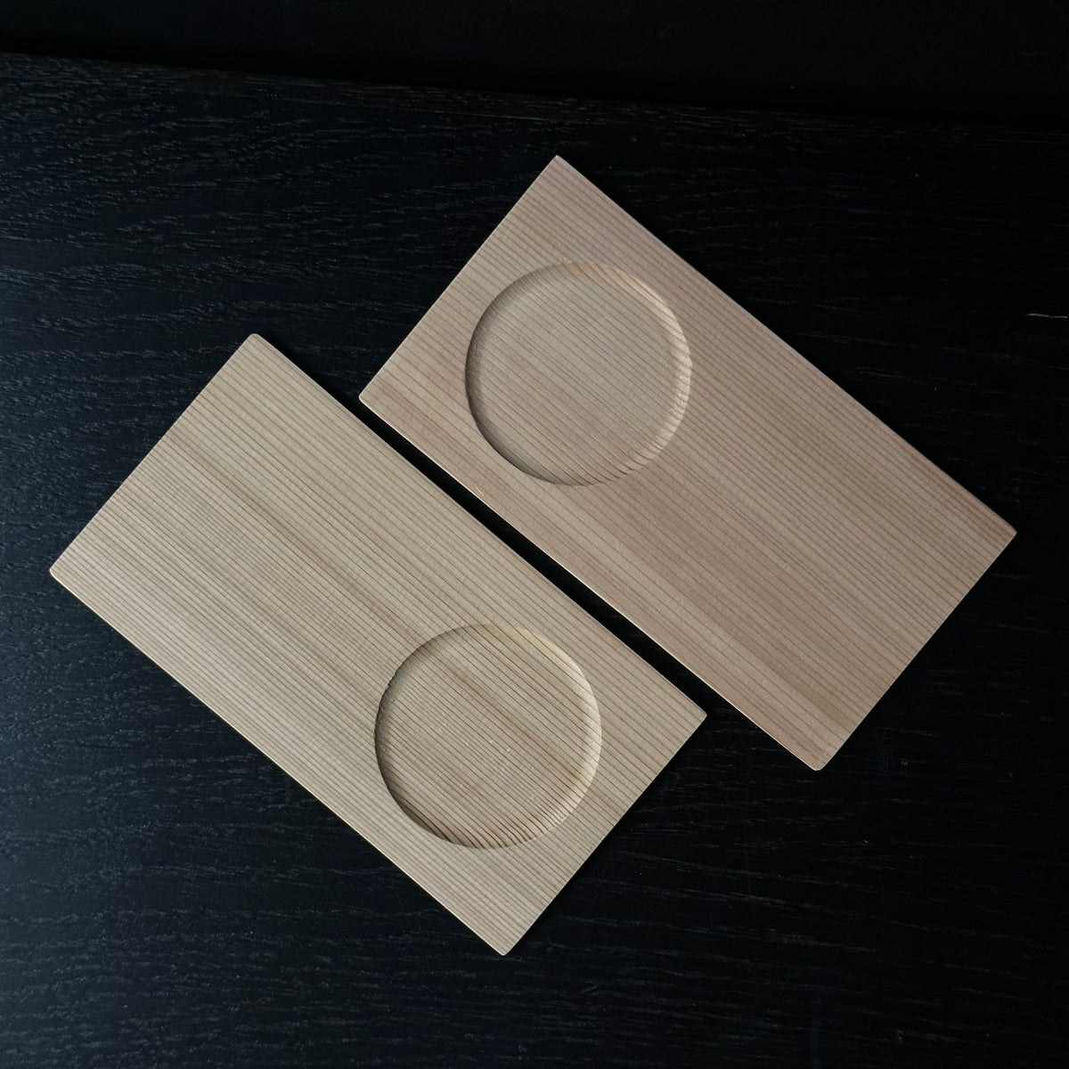 Plateau en sugi (cèdre japonais) de Taichi Kondō