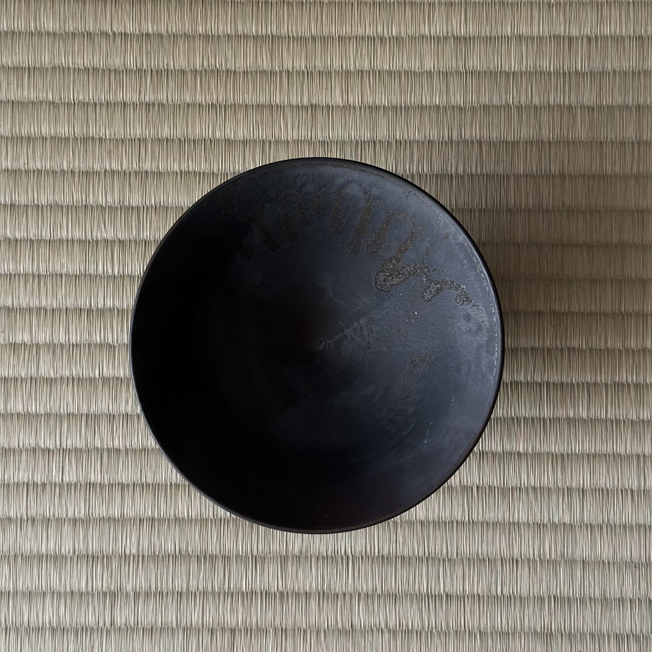 Petit bol en céramique manganèse de l’atelier Tokinoha