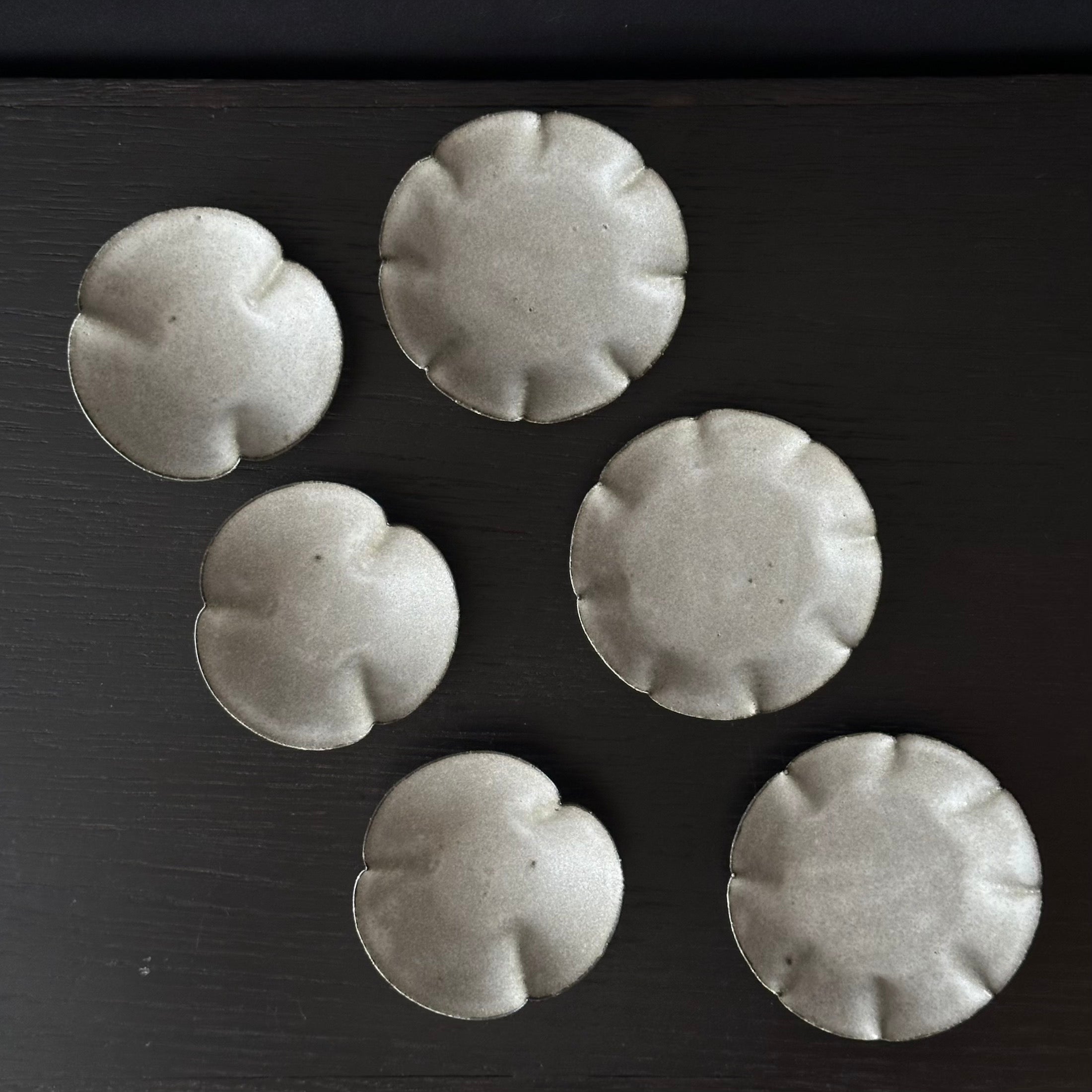 Petite assiette mamezara en céramique de Shihō Takada