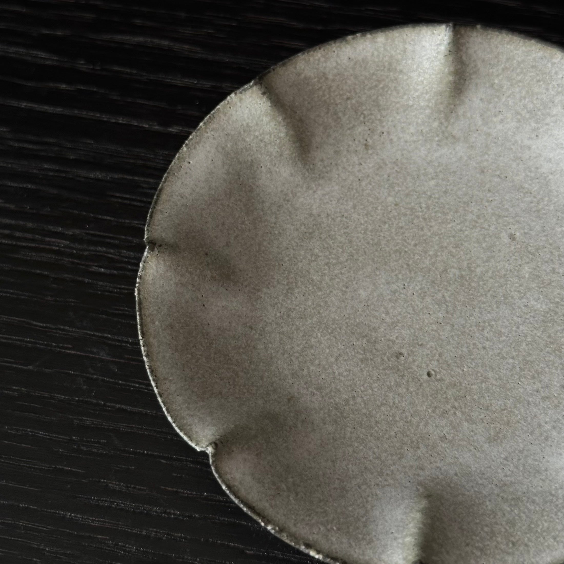 Petite assiette mamezara en céramique de Shihō Takada