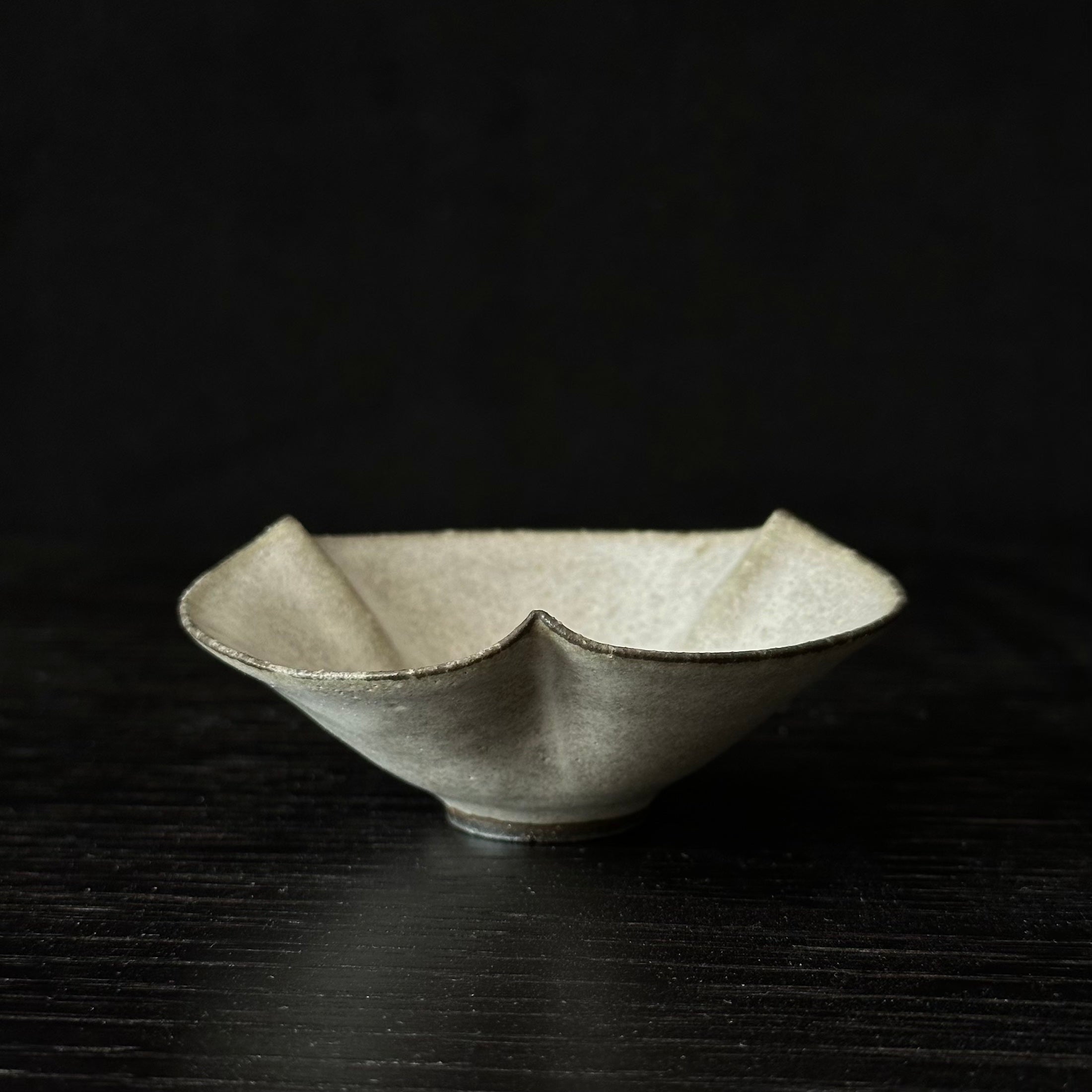 Petite assiette mamezara en céramique de Shihō Takada