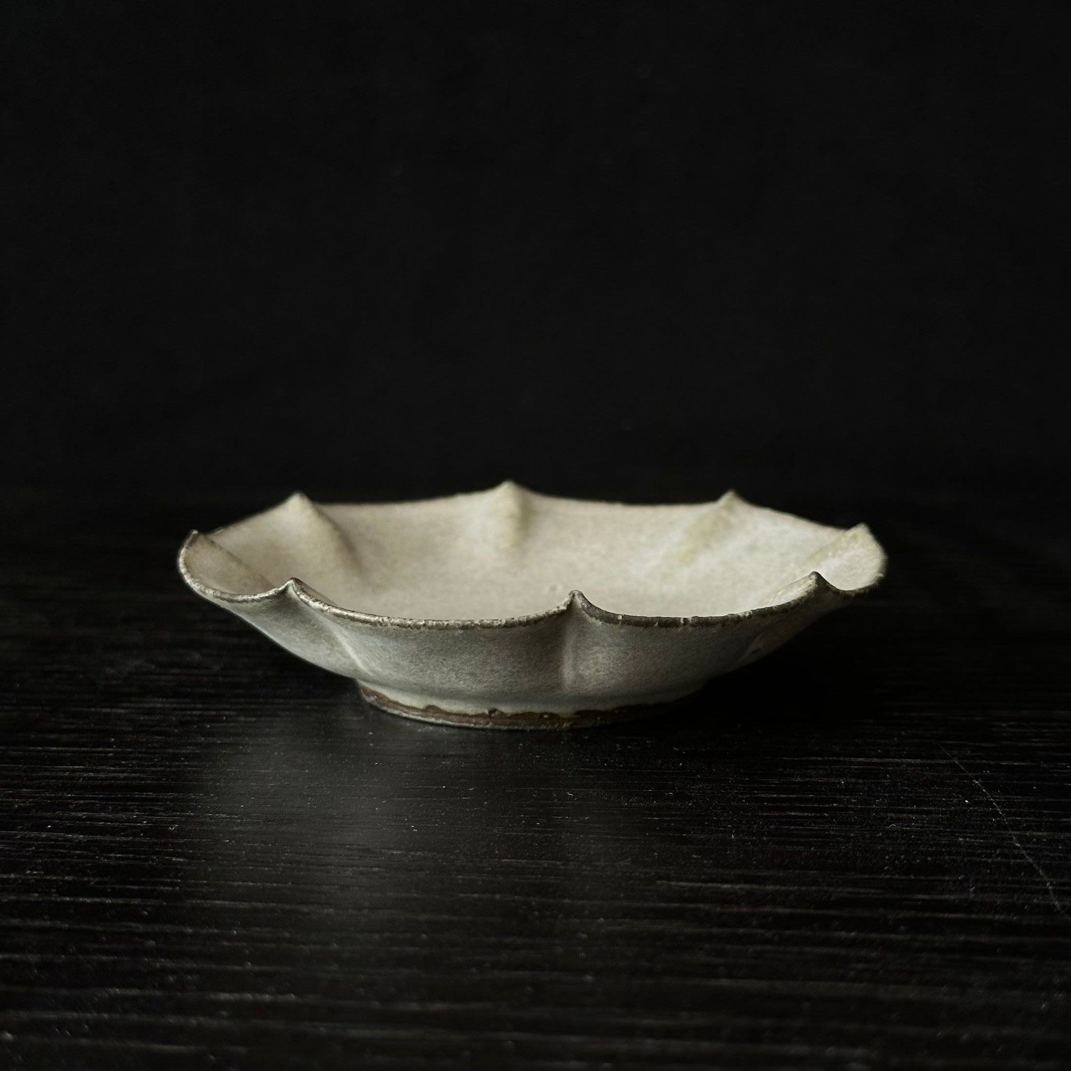 Petite assiette mamezara en céramique de Shihō Takada