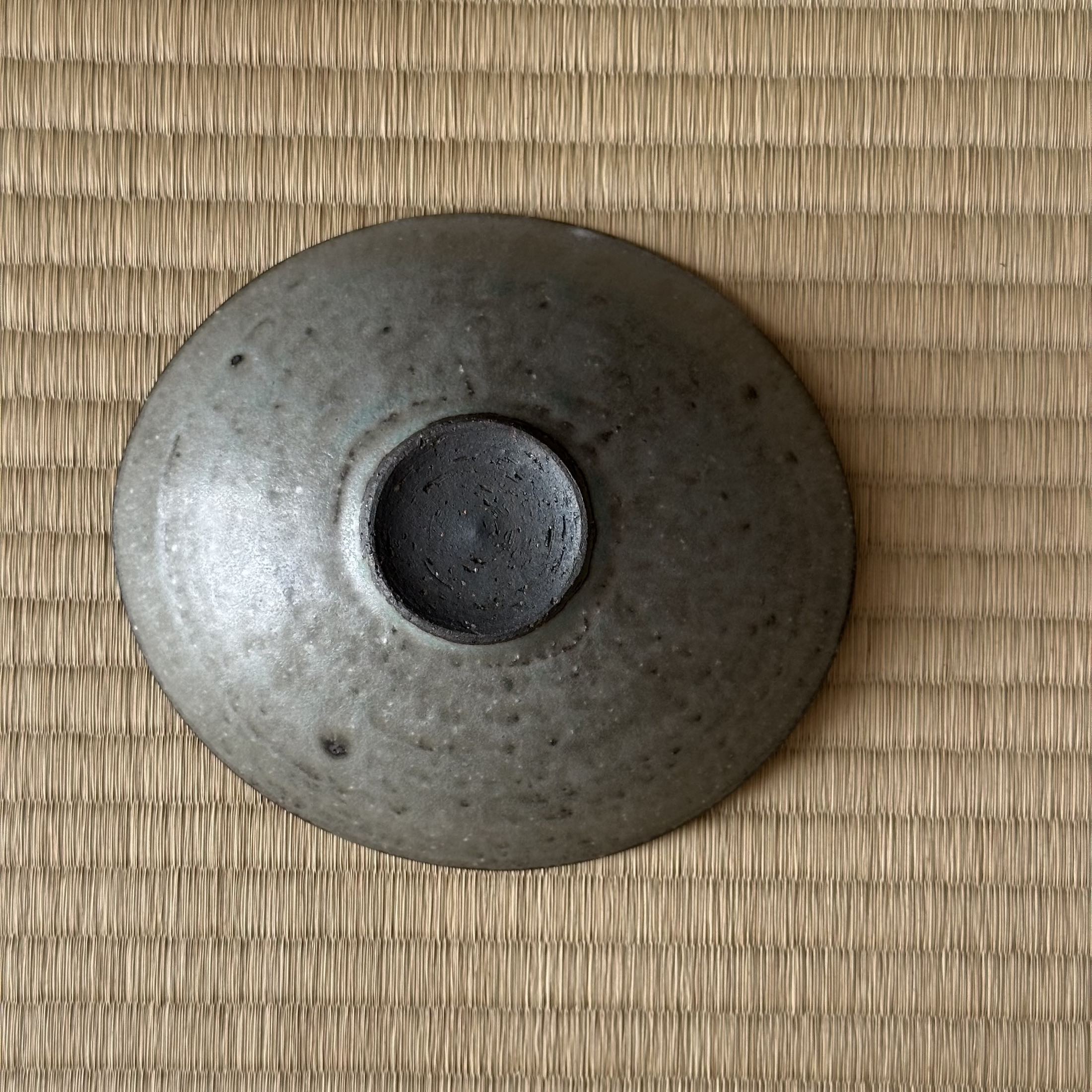 Coupelle en Céramique gris-vert de Shihō Takada