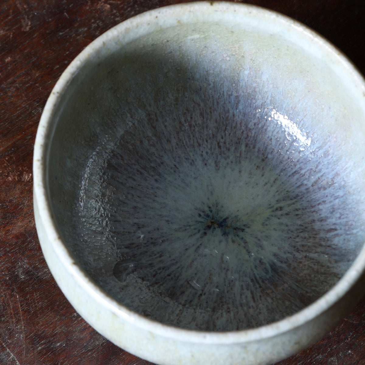 Tasse à glaçure de cendre de l’atelier Tokinoha