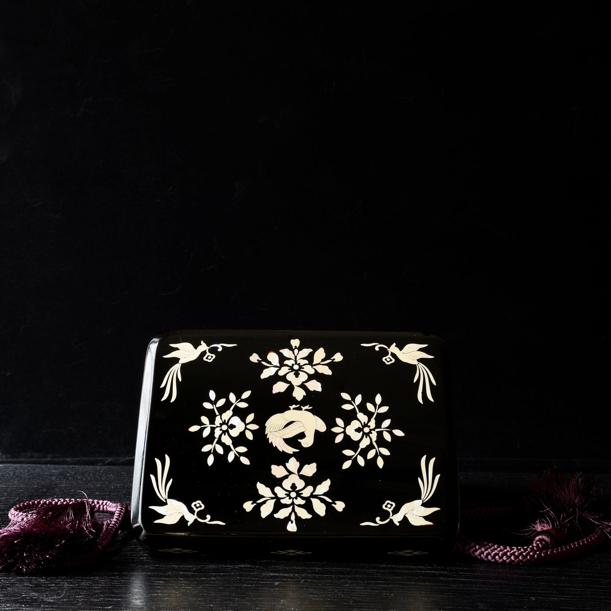 Tebako (Japanese box for precious objects) in black urushi lacquer and mother-of-pearl, Shōsō-in moyō design by Ishida Shinonome-dō