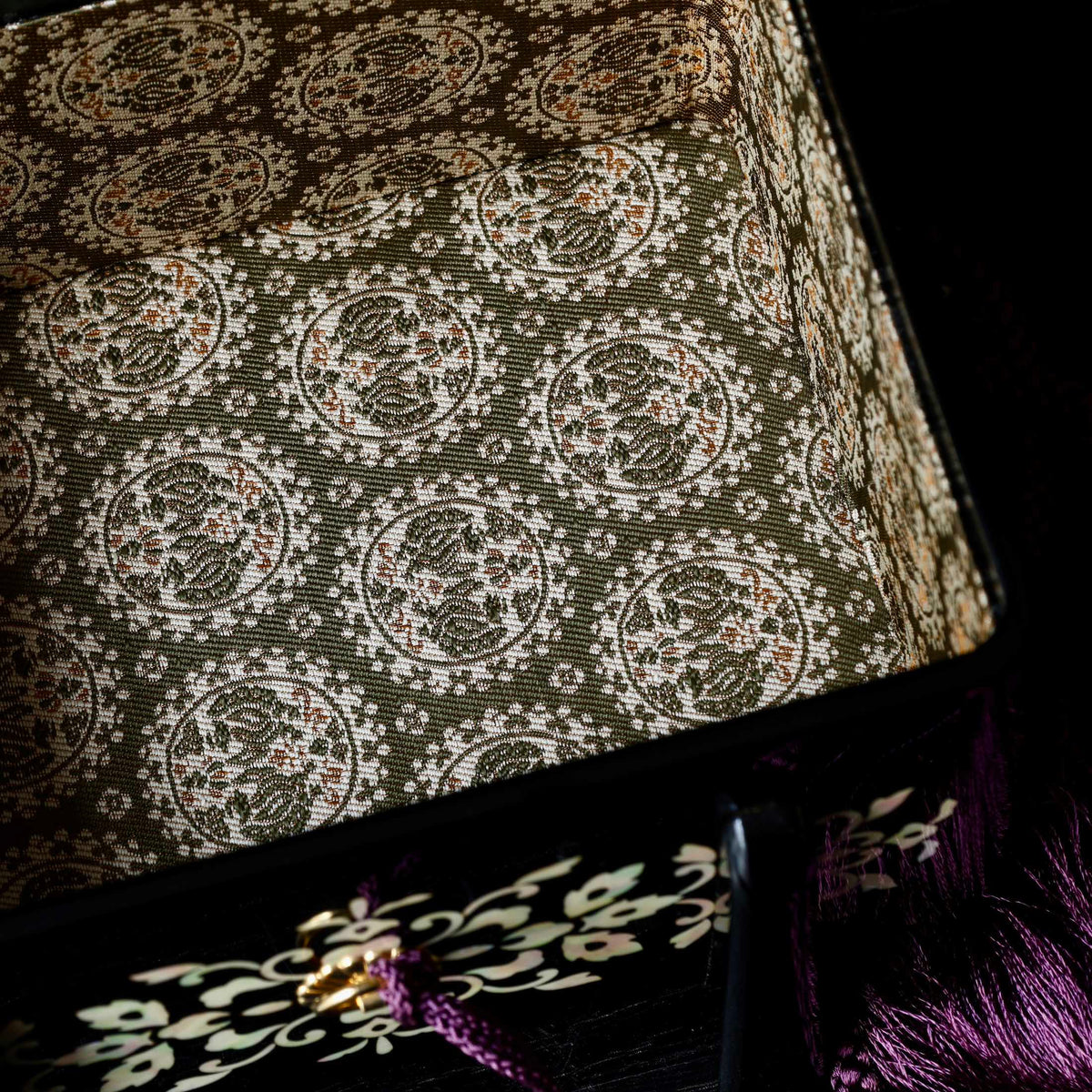 Tebako (Japanese box for precious objects) in black urushi lacquer and mother-of-pearl, Shōsō-in moyō design by Ishida Shinonome-dō
