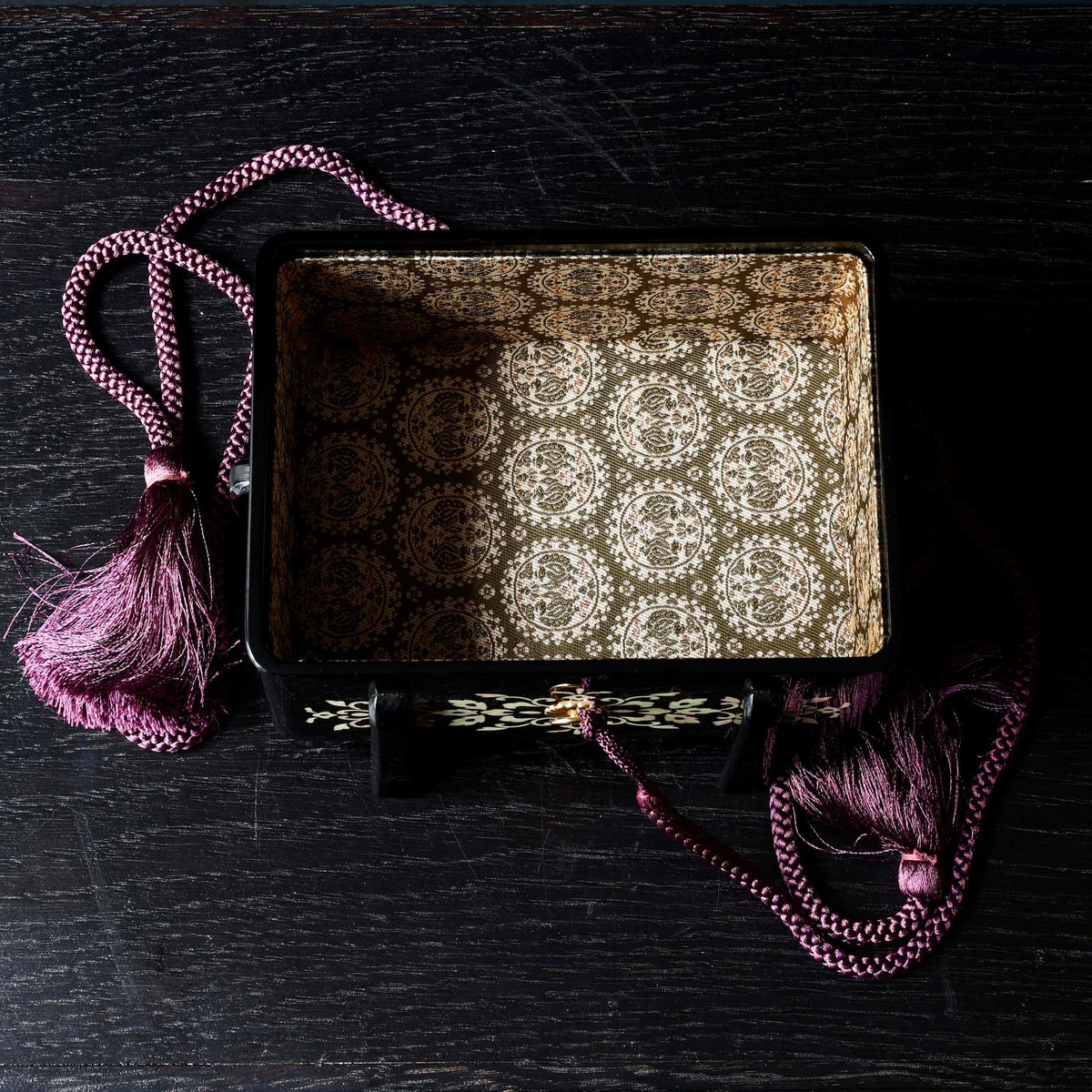 Tebako (Japanese box for precious objects) in black urushi lacquer and mother-of-pearl, Shōsō-in moyō design by Ishida Shinonome-dō