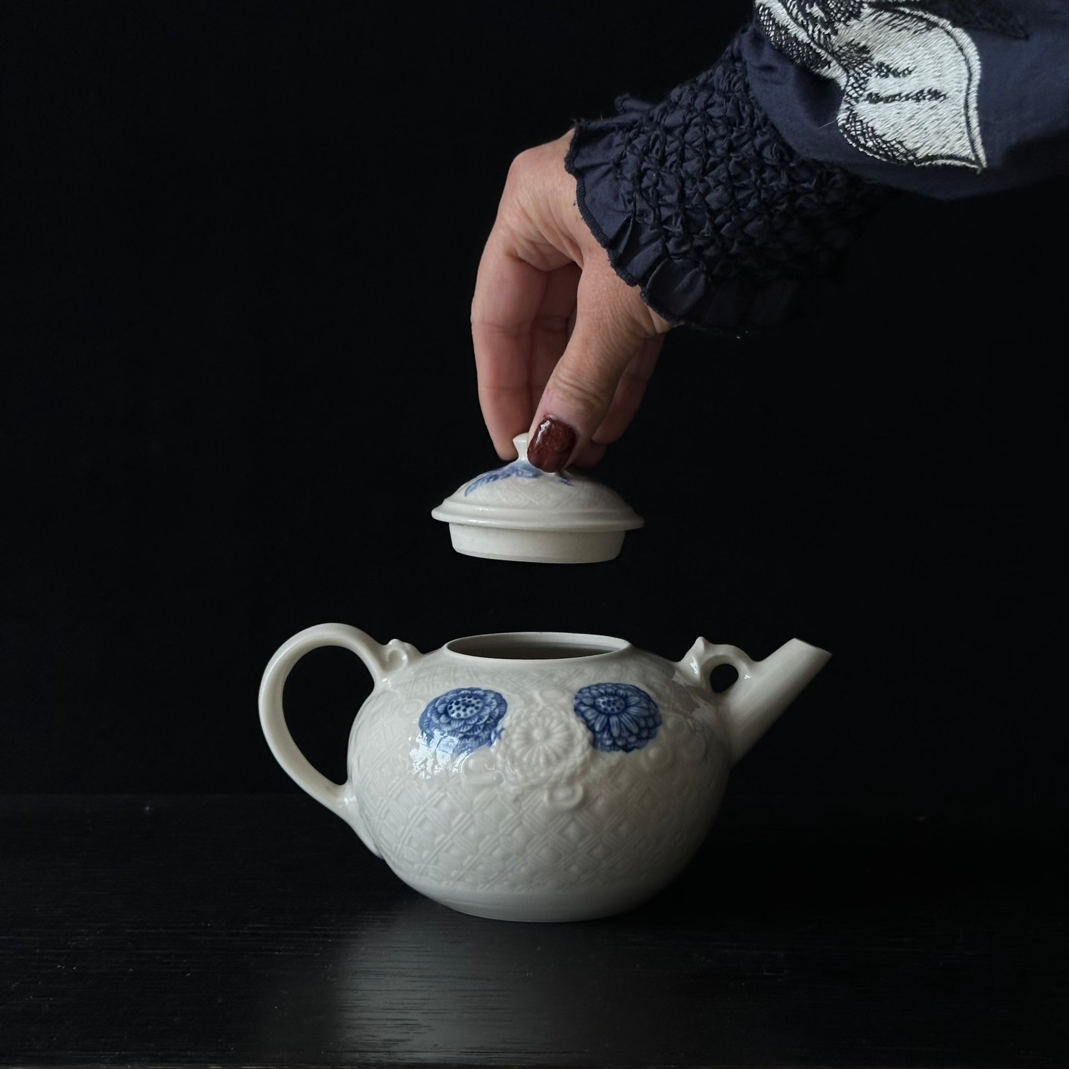 Vintage Kiyomizu-yaki porcelain kyūsu teapot by Sekitei Matsumoto