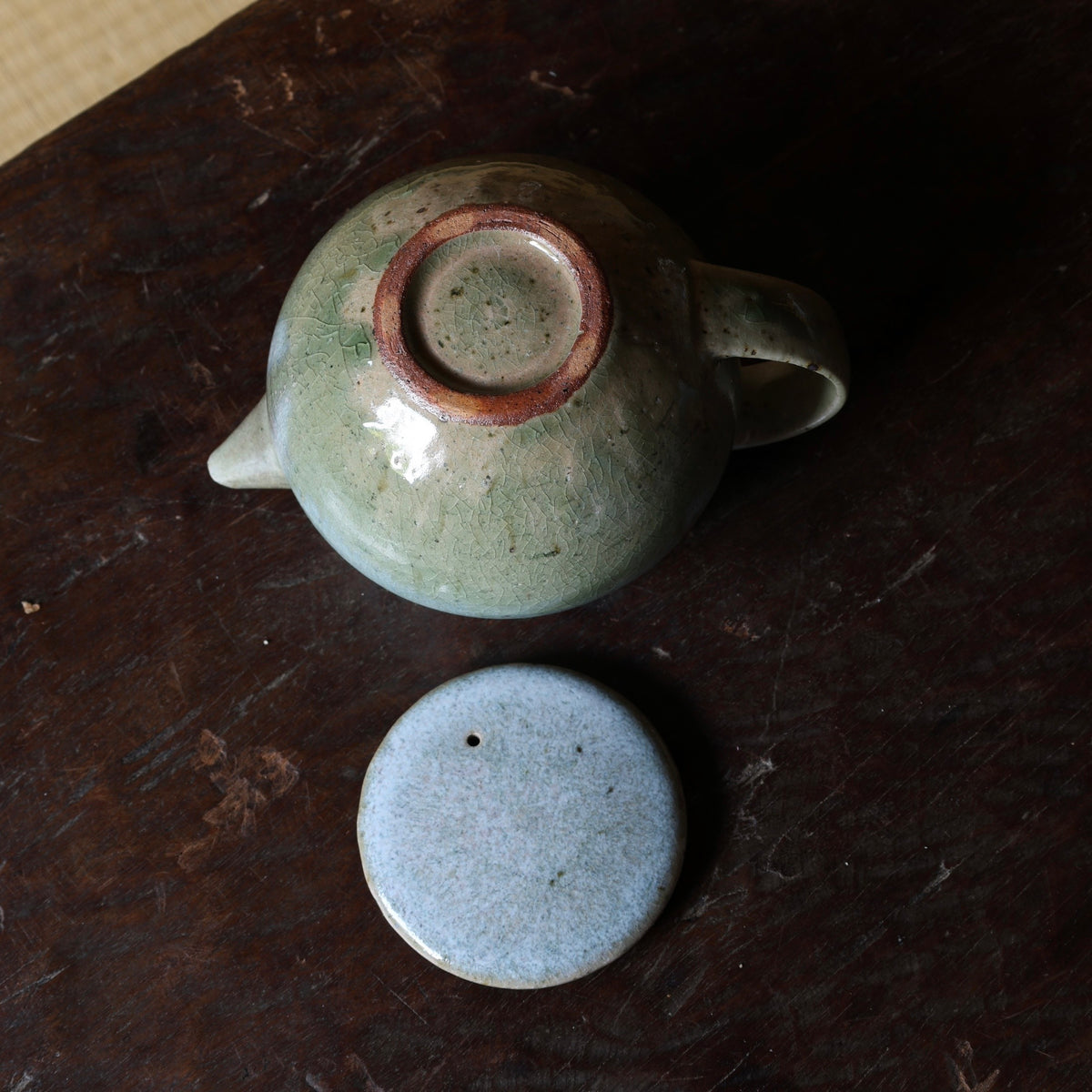 Théière kyūsu à glaçure de cendre de l’atelier Tokinoha