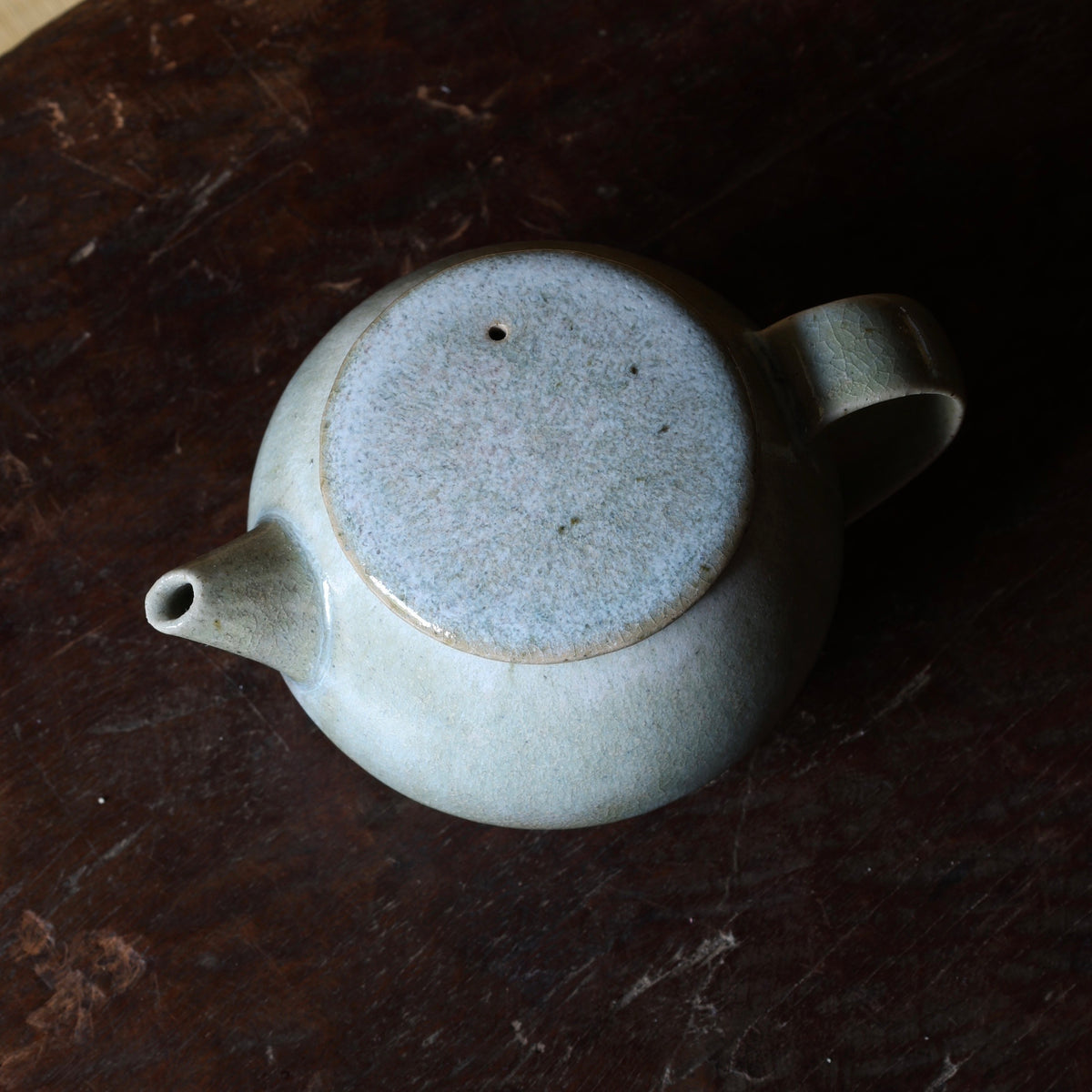 Théière kyūsu à glaçure de cendre de l’atelier Tokinoha