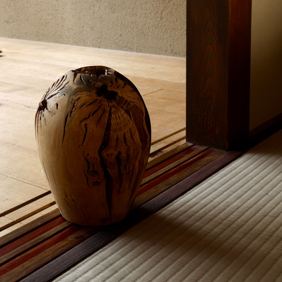 Sculptural vase in ichijiku (Japanese fig wood) by Masahito Ikeda