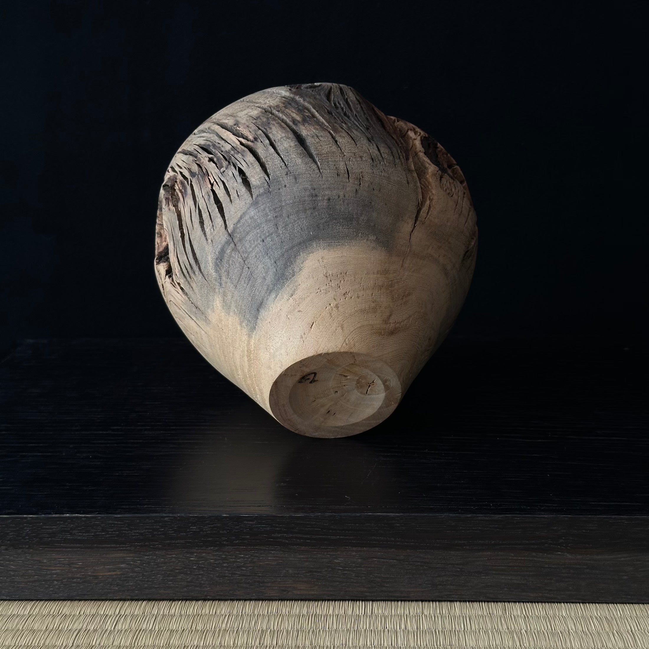 Vase en ichijiku (bois de figuier japonais) de Masahito Ikeda