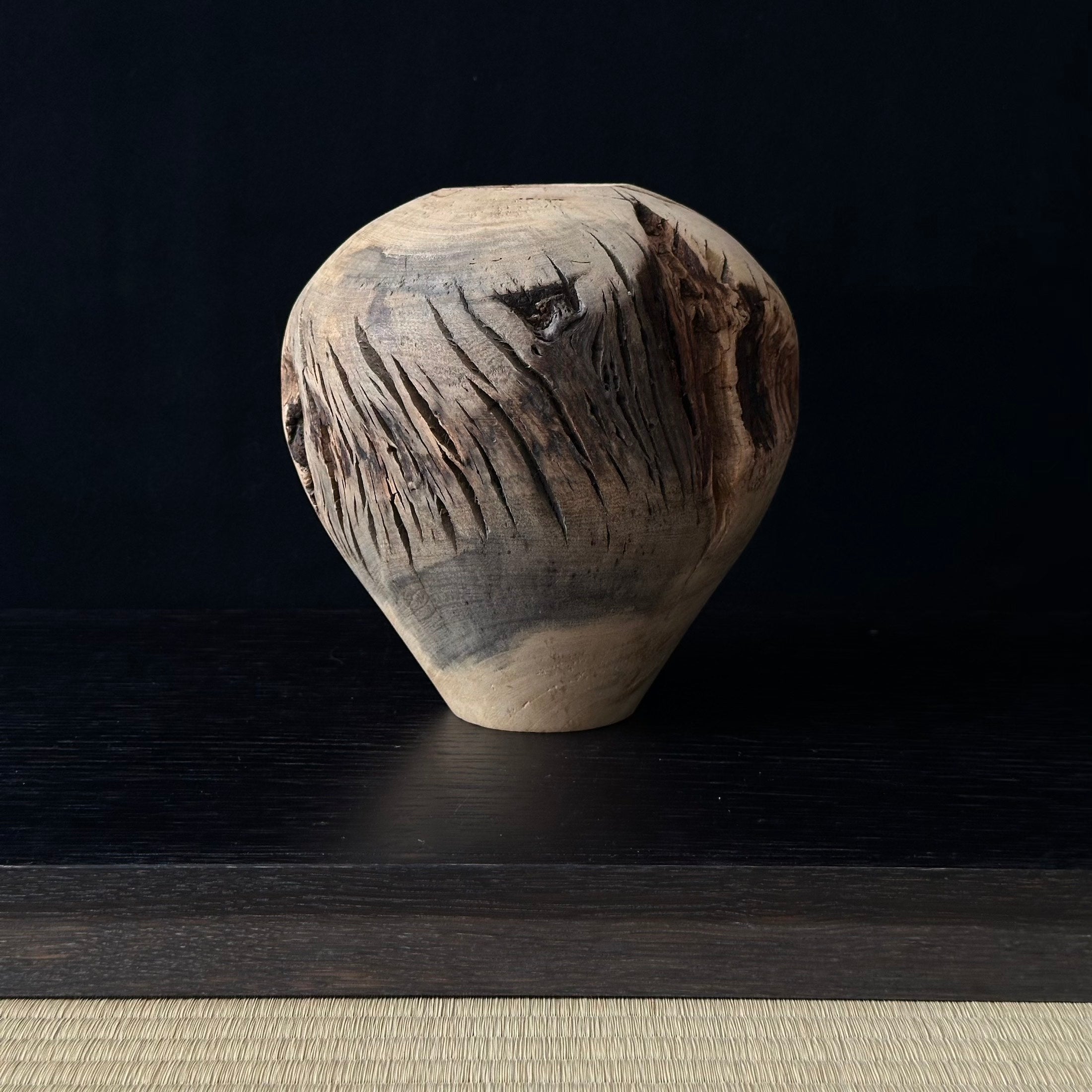 Vase en ichijiku (bois de figuier japonais) de Masahito Ikeda