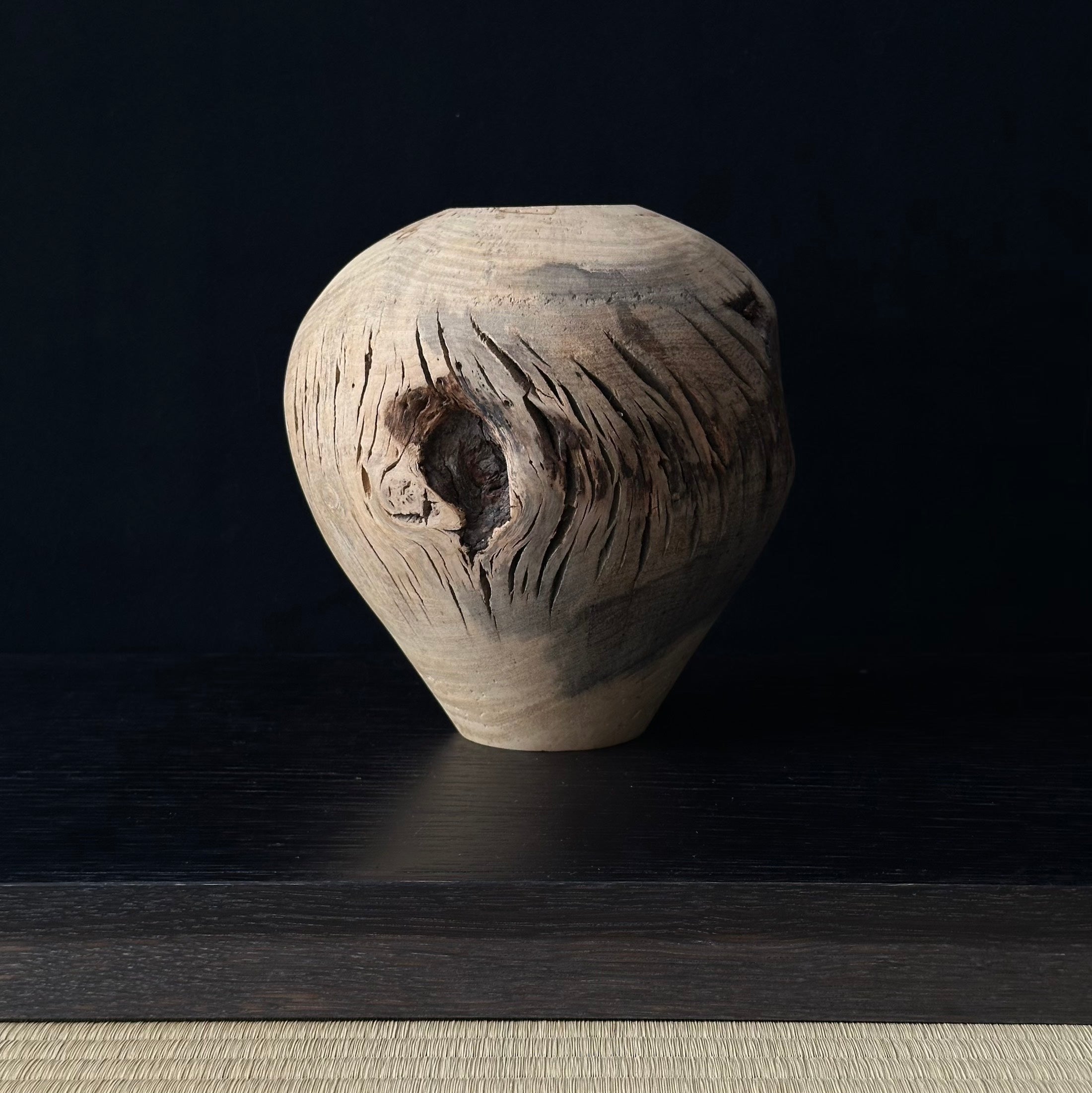Vase en ichijiku (bois de figuier japonais) de Masahito Ikeda