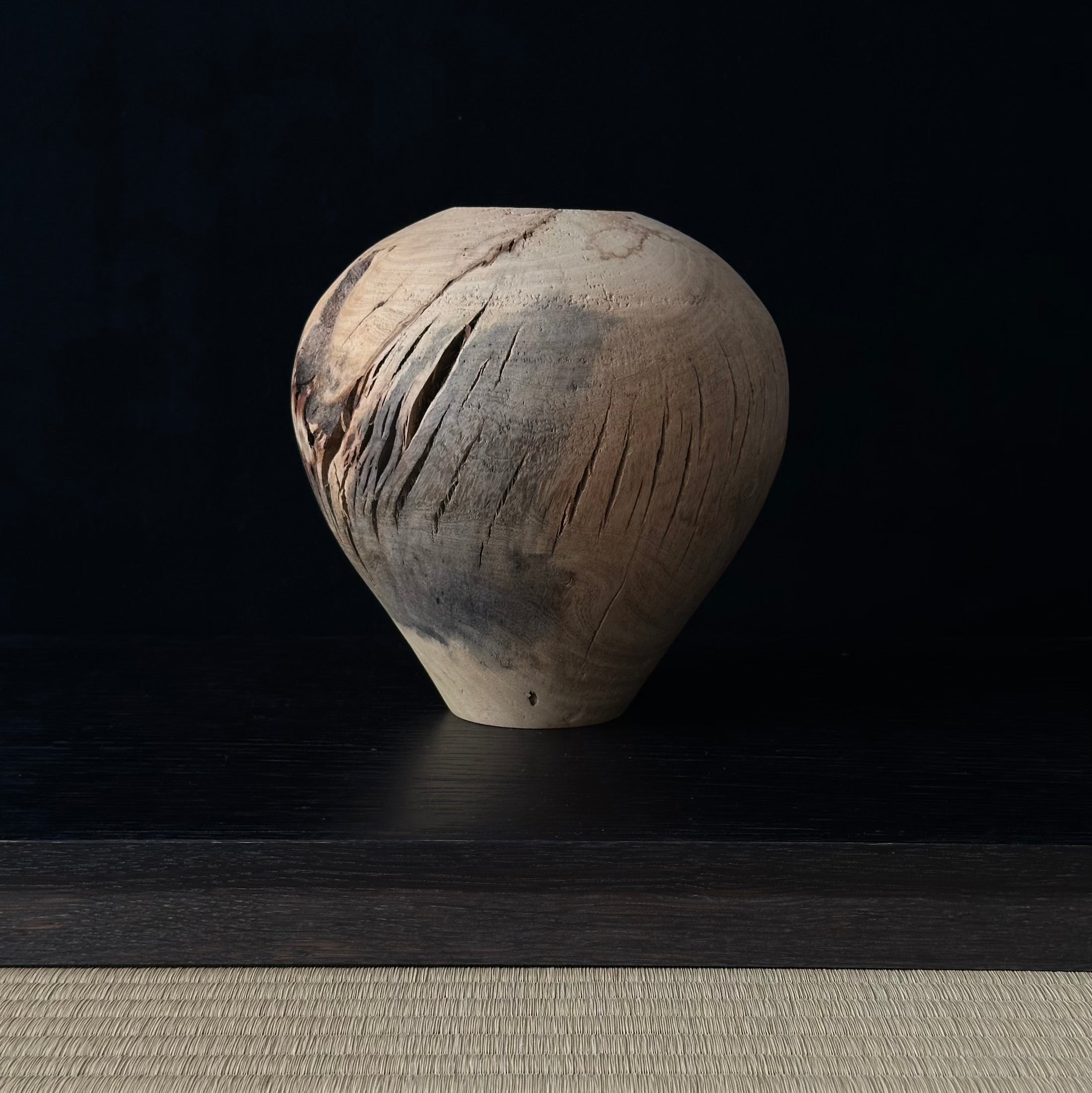 Vase en ichijiku (bois de figuier japonais) de Masahito Ikeda