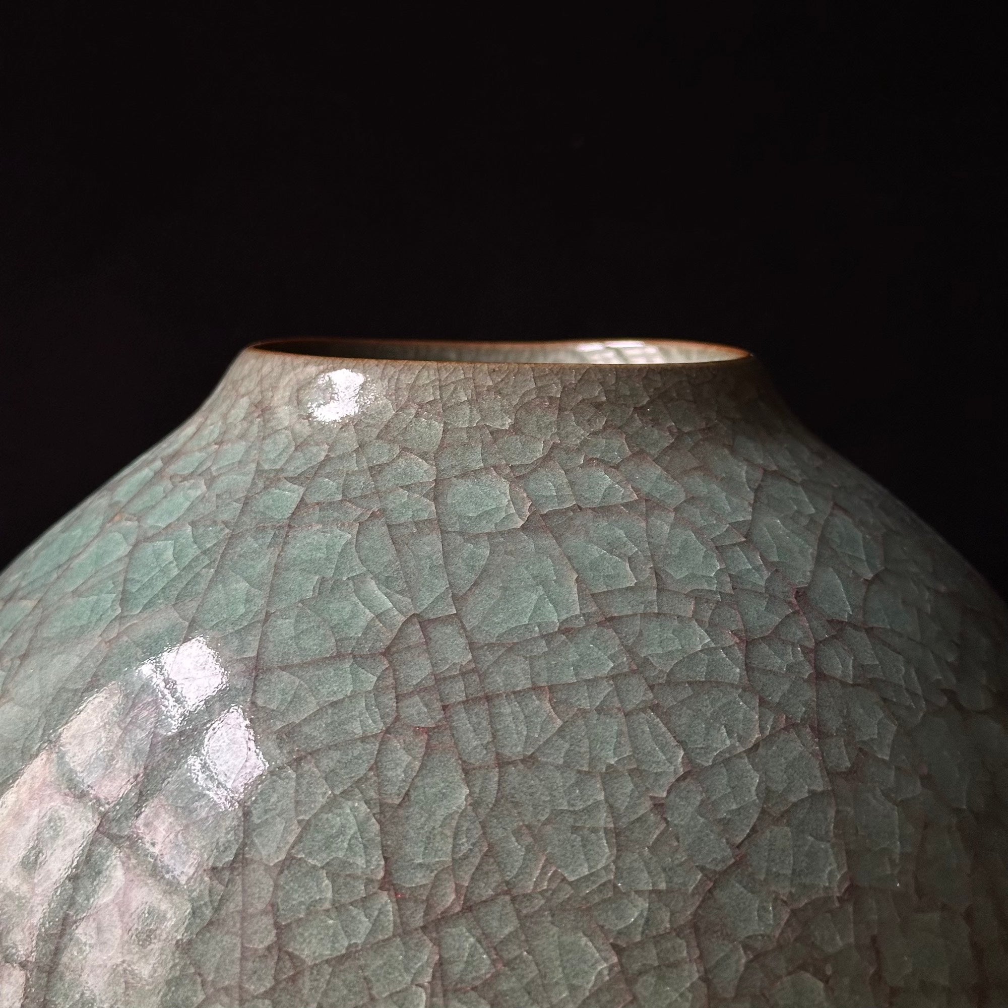 Grand vase en céramique seiji (céladon) de Toshio Furukawa