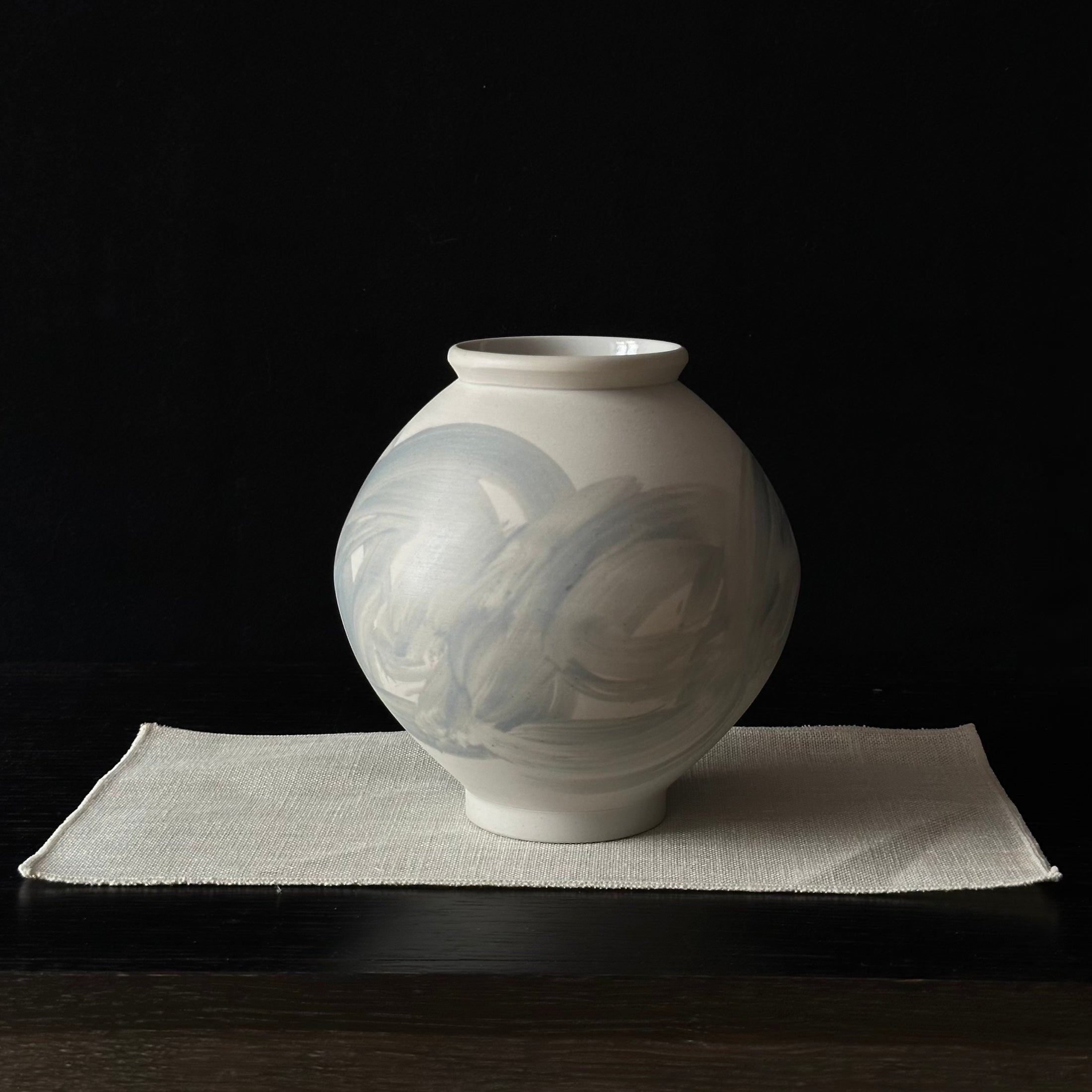 Jarre de Lune contemporaine de Nuri Lee