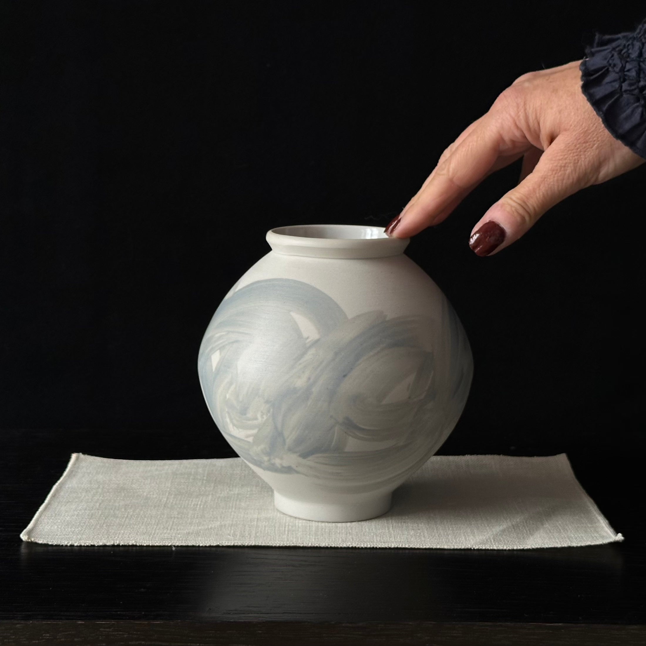 Jarre de Lune contemporaine de Nuri Lee