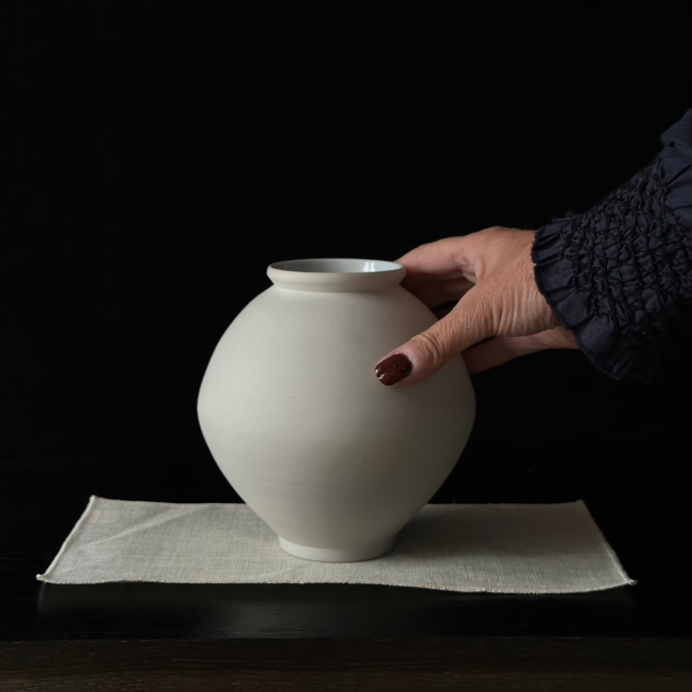 Jarre de Lune contemporaine de Nuri Lee