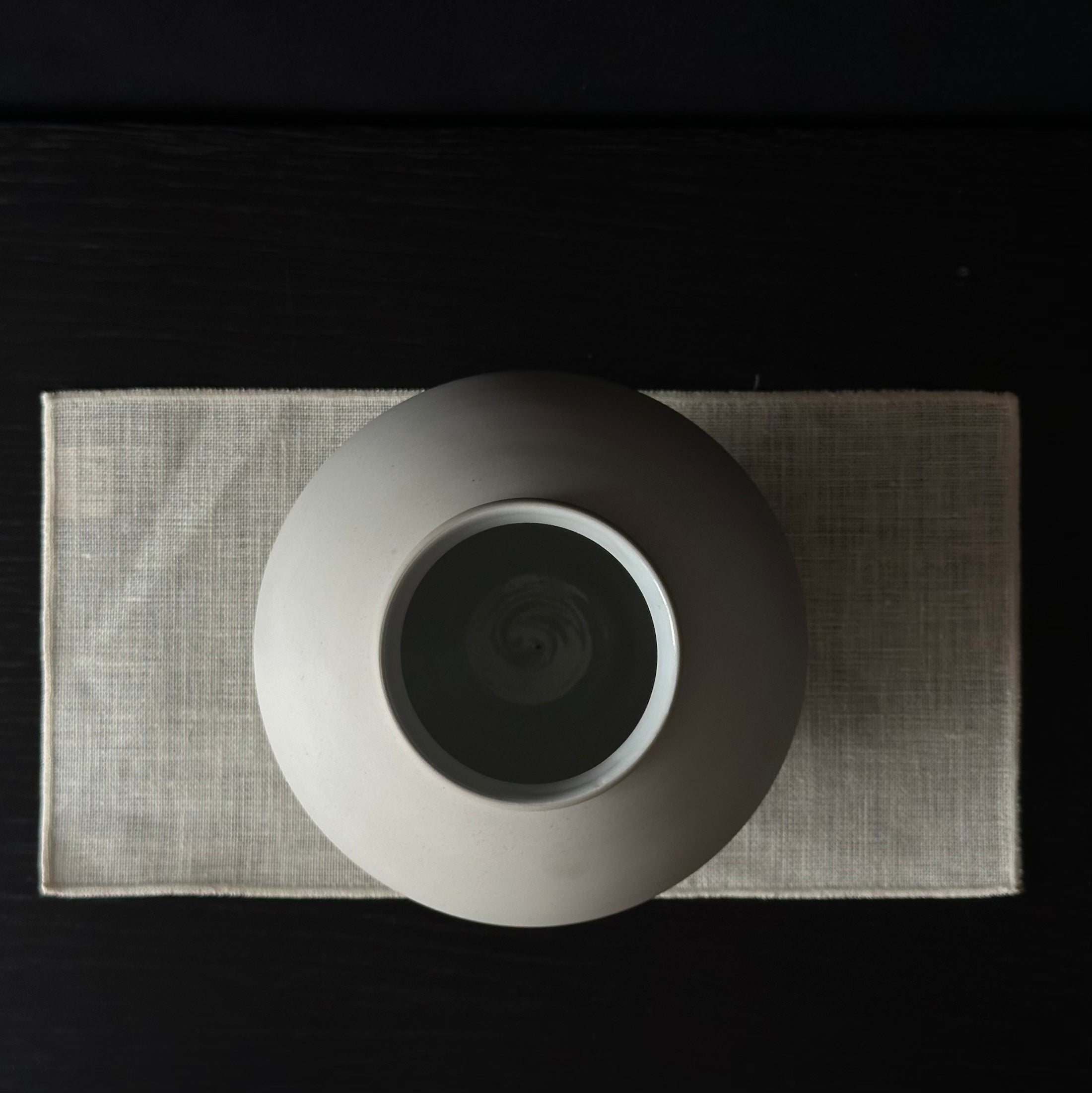 Jarre de Lune contemporaine de Nuri Lee