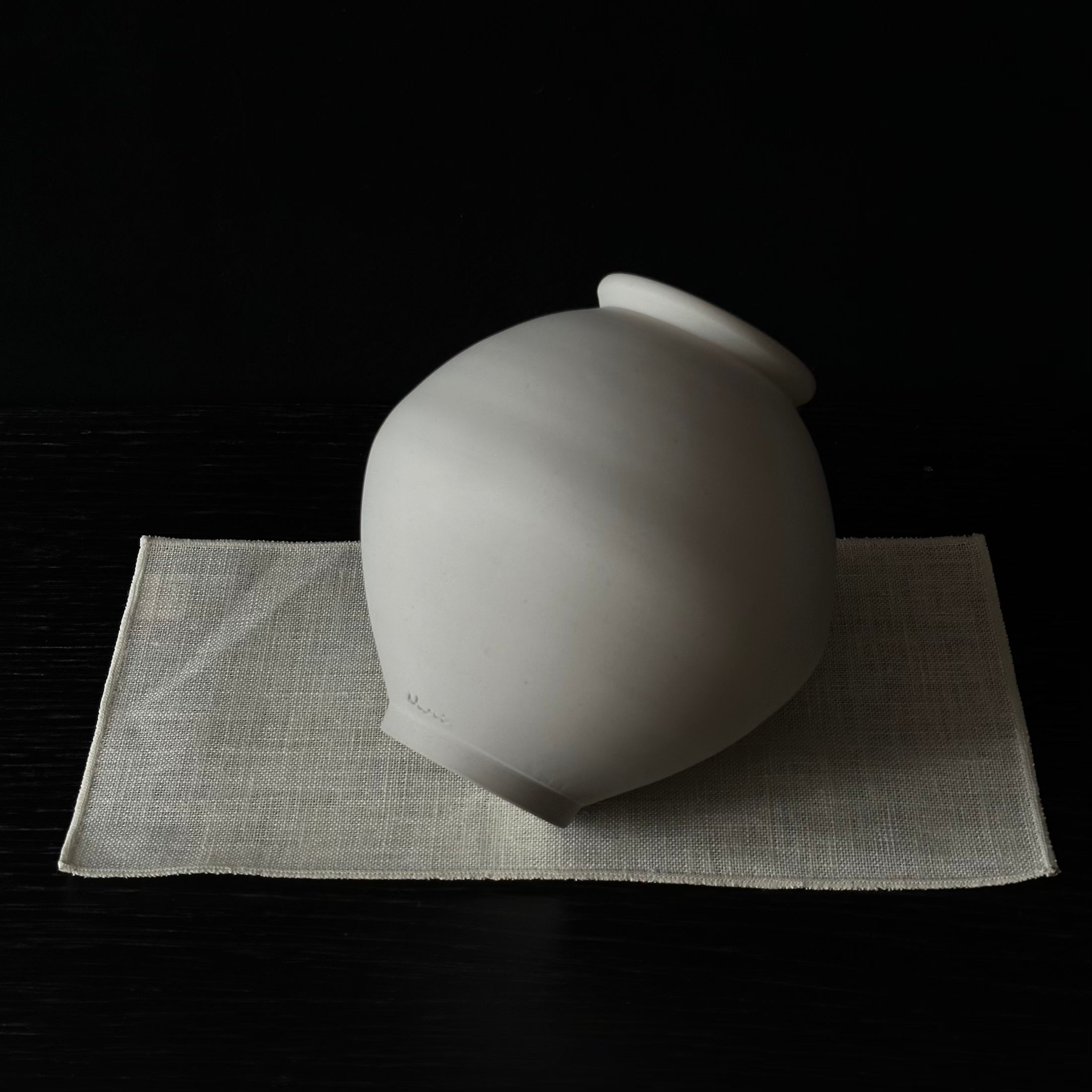 Jarre de Lune contemporaine de Nuri Lee