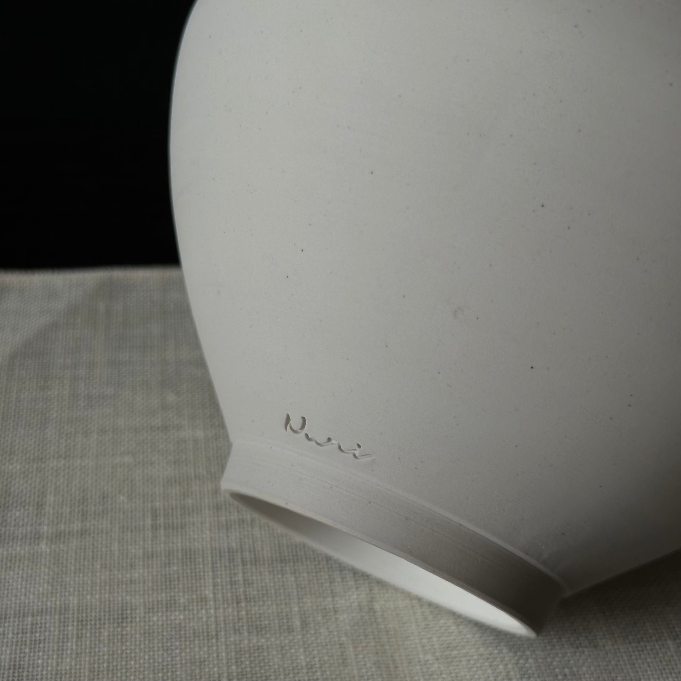 Jarre de Lune contemporaine de Nuri Lee