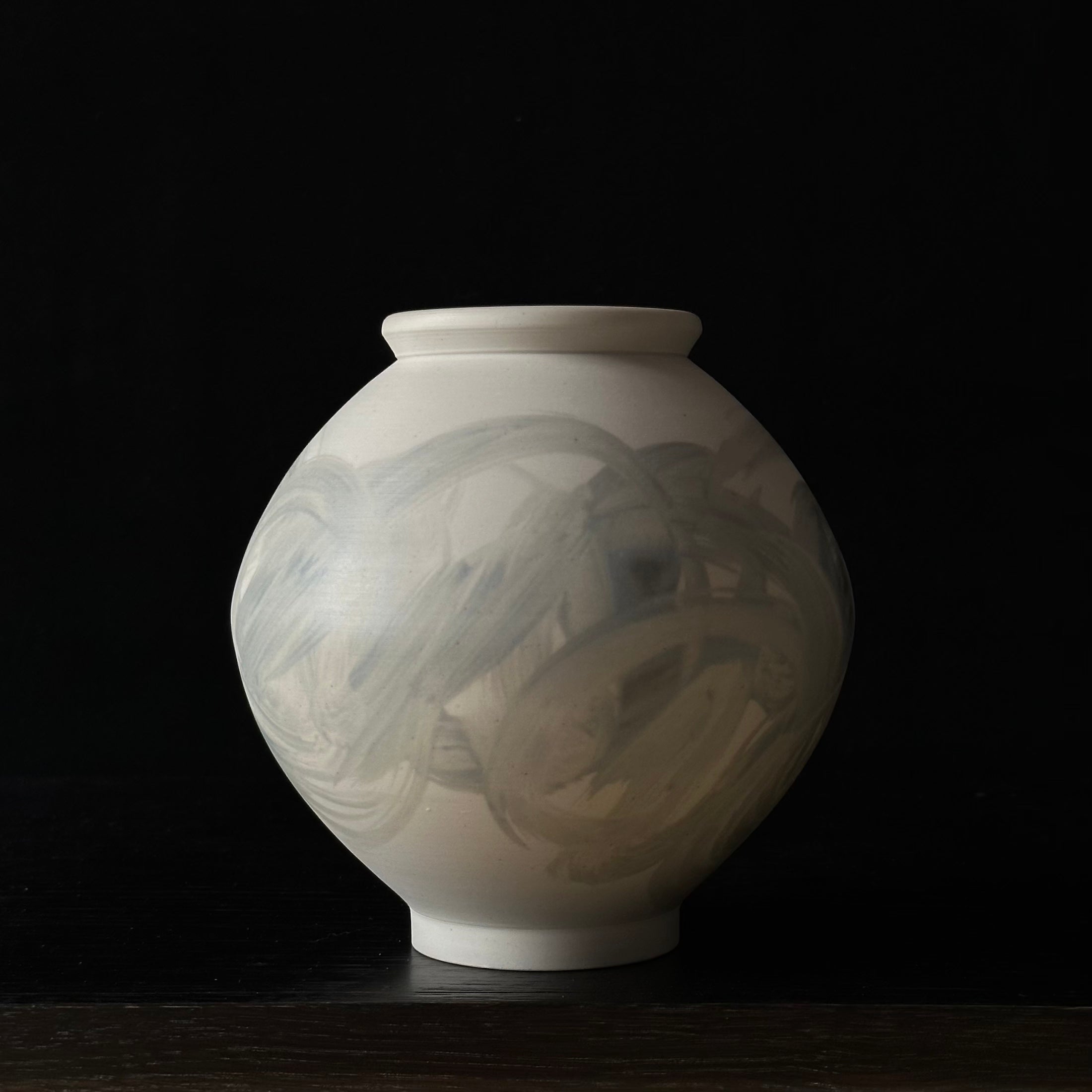 Jarre de Lune contemporaine de Nuri Lee