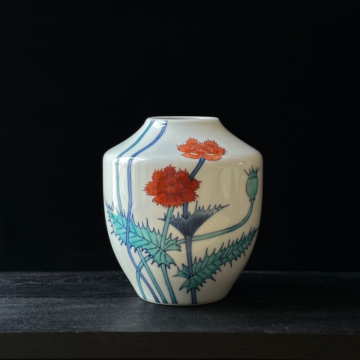 Vase iro-Nabeshima à décor de Keshi (fleurs de pavot) de Imaizumi Imaemon XII
