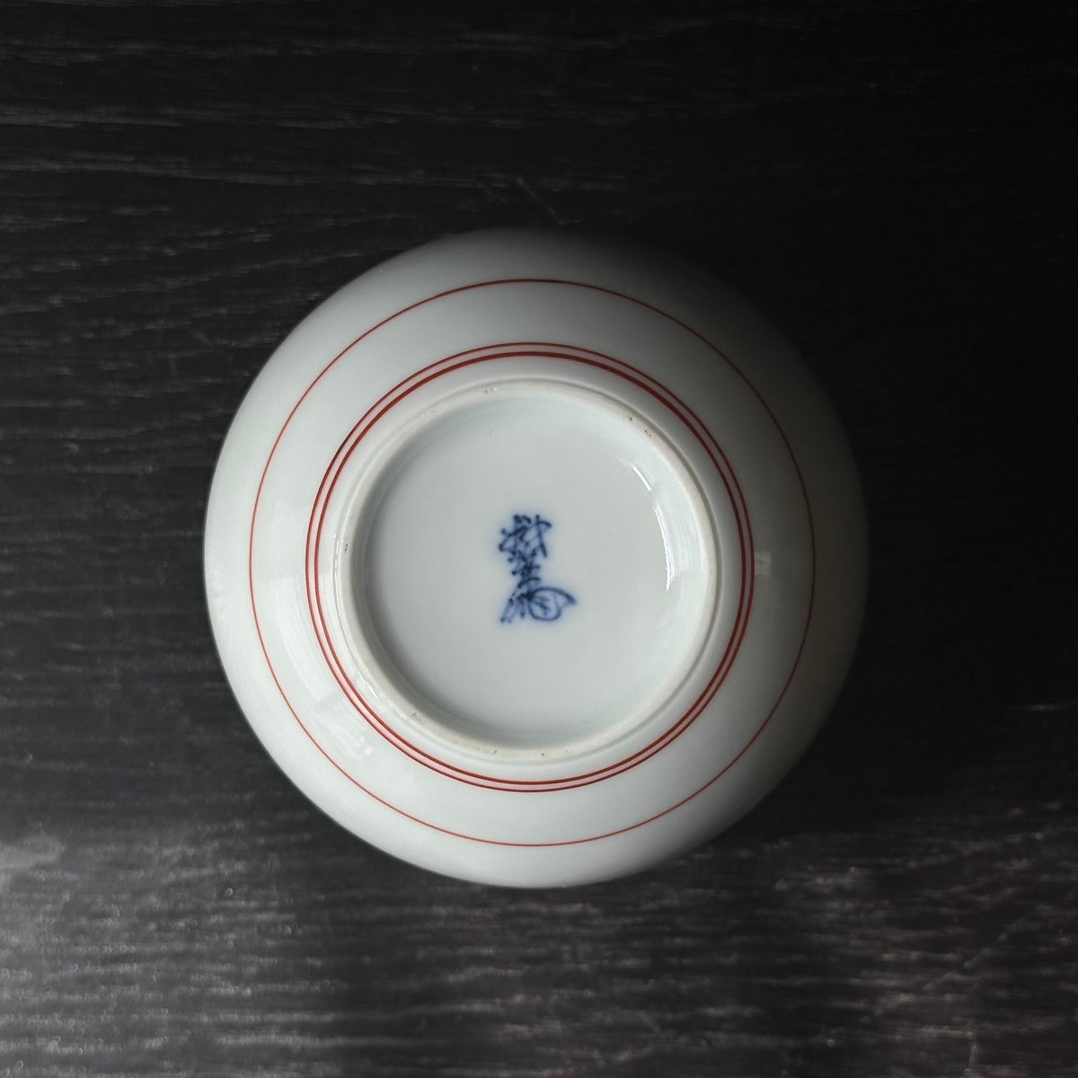 Vase en porcelaine Kakiemon à décor de Hanamaru (médaillons floraux) de Sakaida Kakiemon XIII