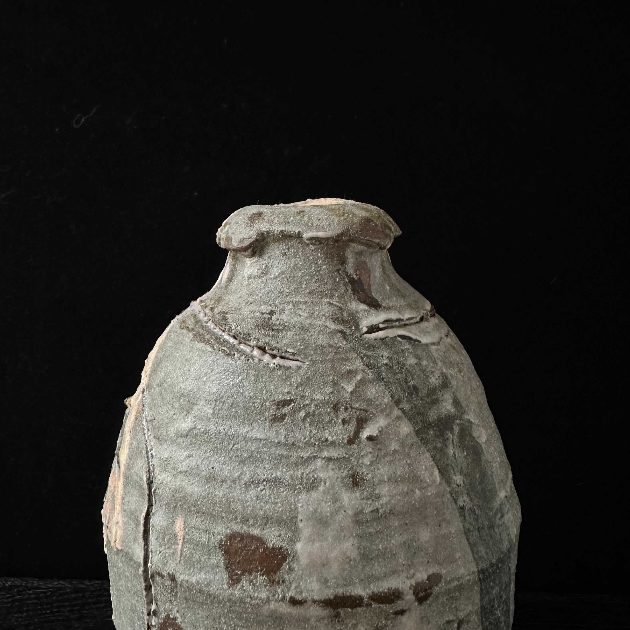 Tsubusa Katō ceramic vase-tsubo (jar)