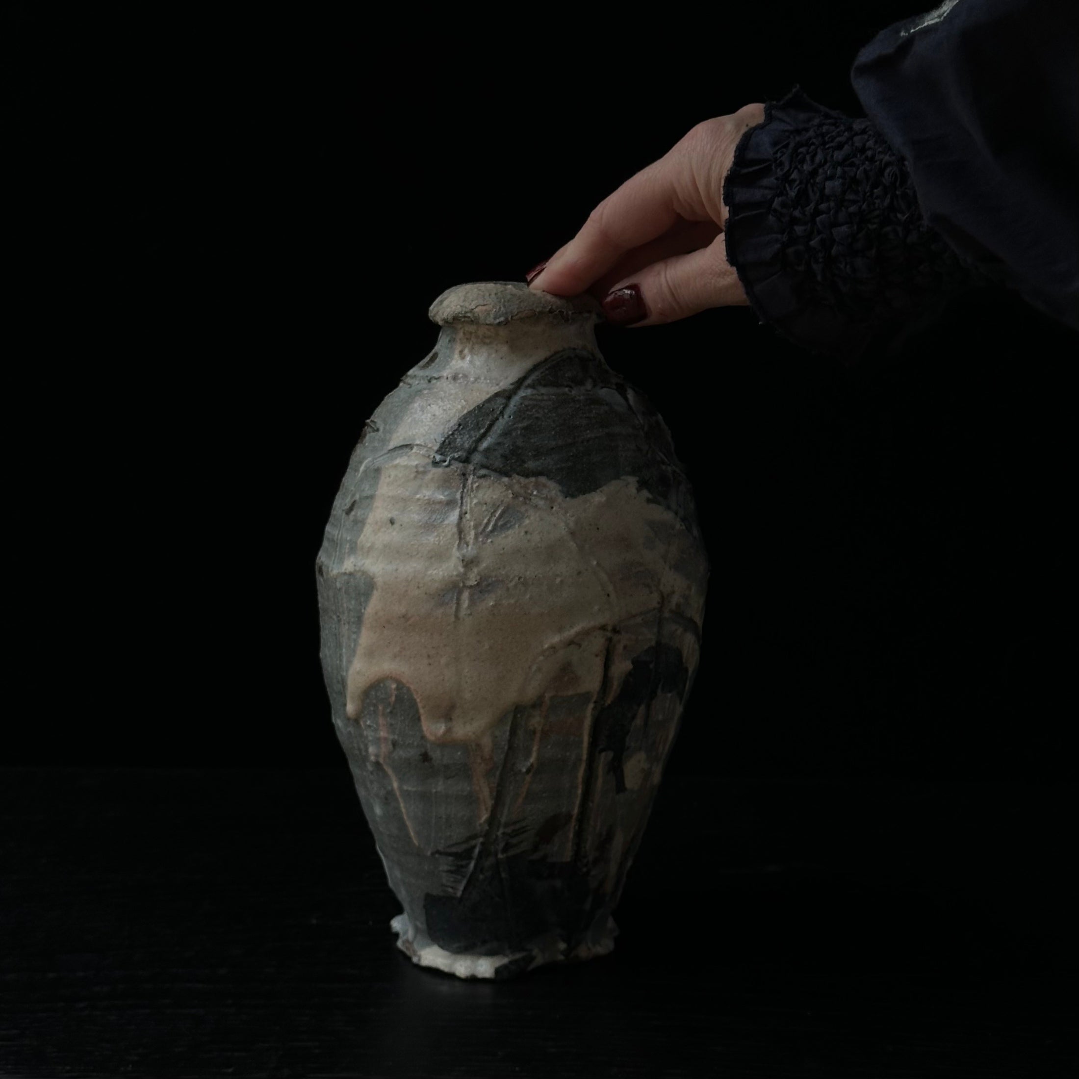 Tsubusa Katō ceramic vase-tsubo (jar)