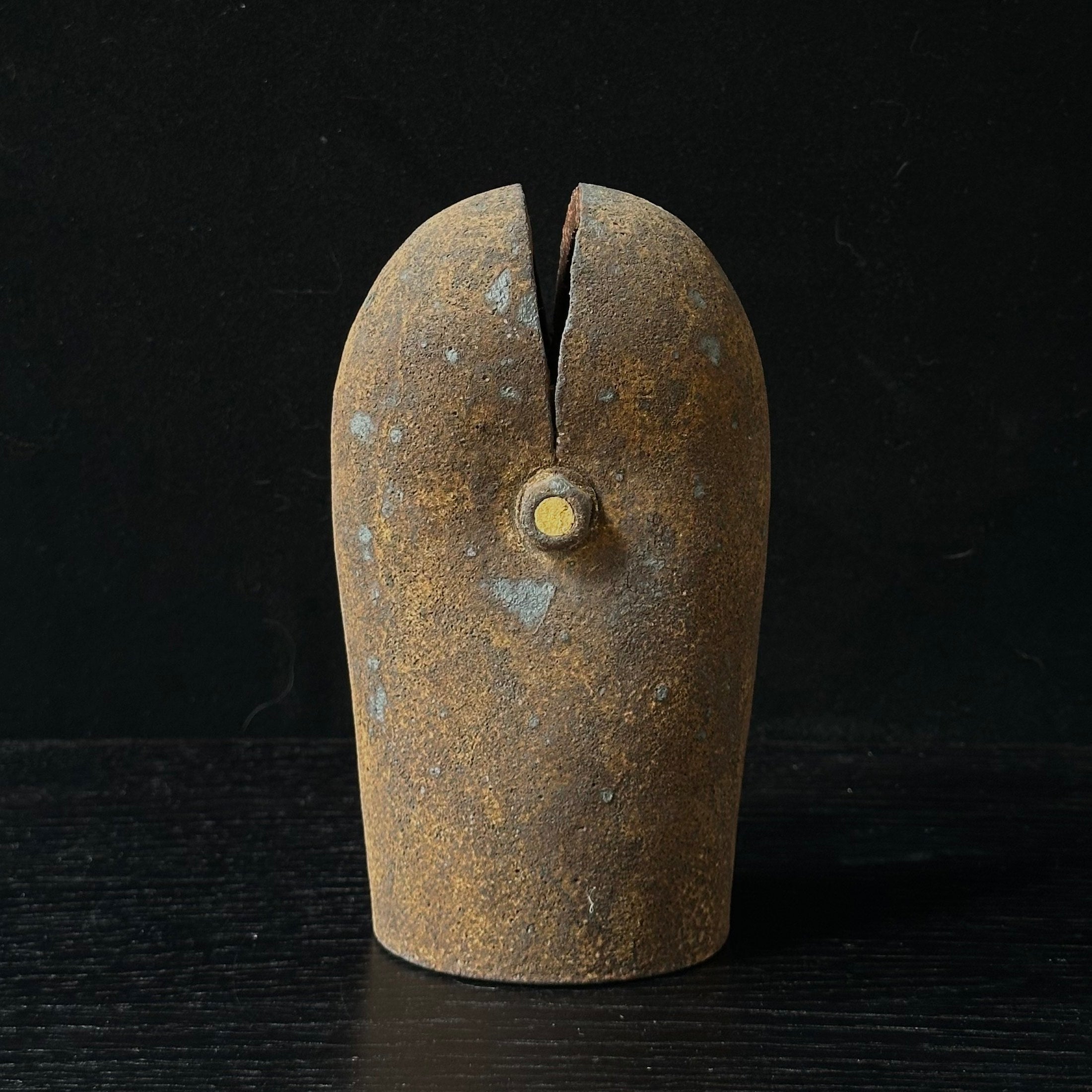 Vase en céramique “Neji no sakuhin” (oeuvre de vis) de Kazuhiko Sato