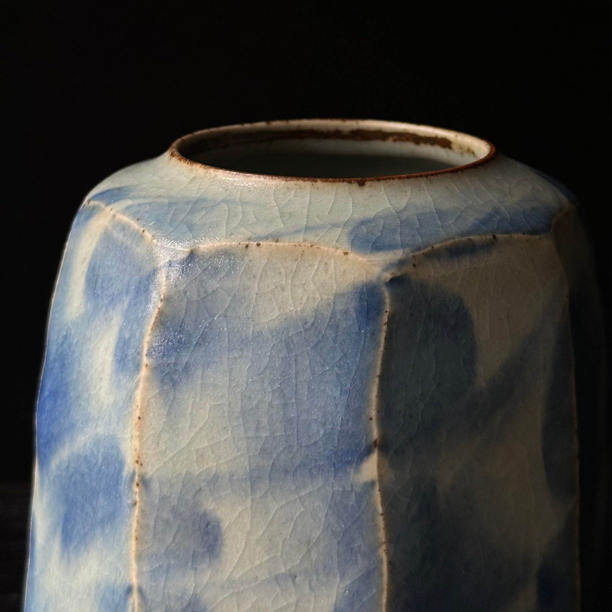 Vase mentori en céramique sometsuke de Yusuke Miyazaki