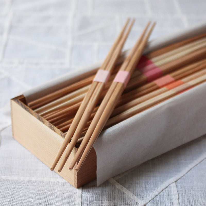 Box of 30 hinoki wood chopsticks