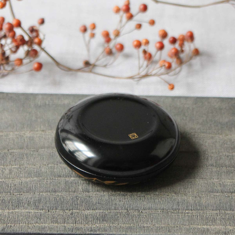 Small black urushi lacquer and maki-e box, cho ni fuji (butterfly and wisteria) motif