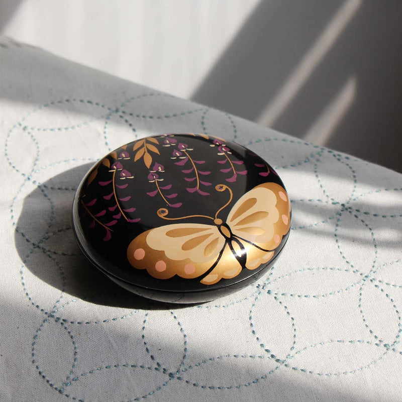 Small black urushi lacquer and maki-e box, cho ni fuji (butterfly and wisteria) motif